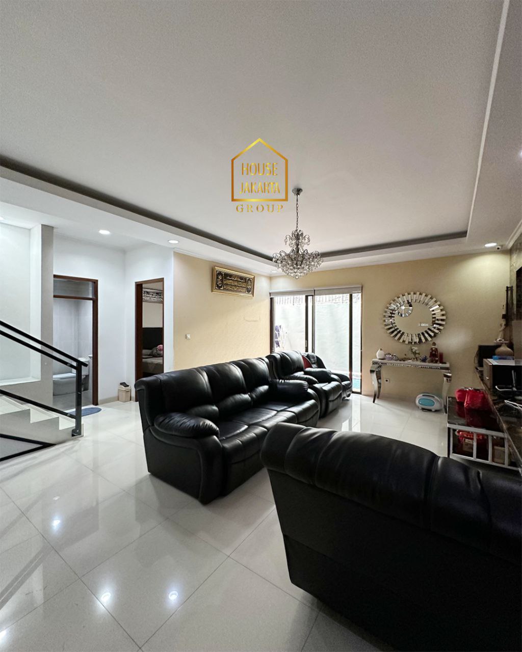 HS1876  Rumah Kemang 3 Lantai di Kawasan Elite dan Strategis • Ada Pool • Jarang Ada • Dekat Kemang Raya