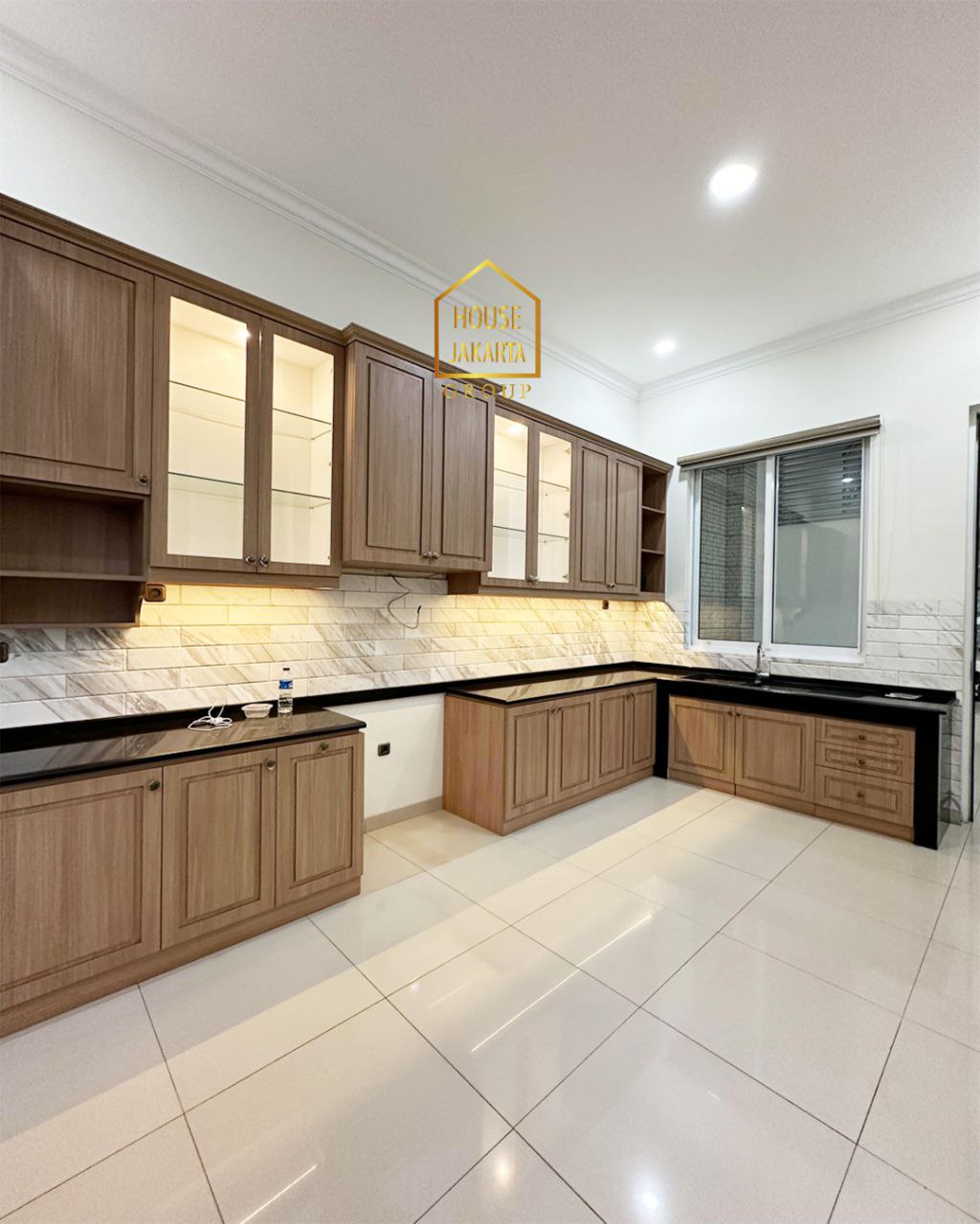 HS1886 Luxurious Modern Classic 2,5 Storey-House with A Swimming Pool & Garden •  • Premium & Elite • Near PIM, Simatupang Business District, & MRT Stations