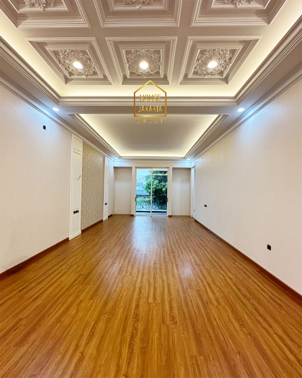 HS1886 Luxurious Modern Classic 2,5 Storey-House with A Swimming Pool & Garden •  • Premium & Elite • Near PIM, Simatupang Business District, & MRT Stations