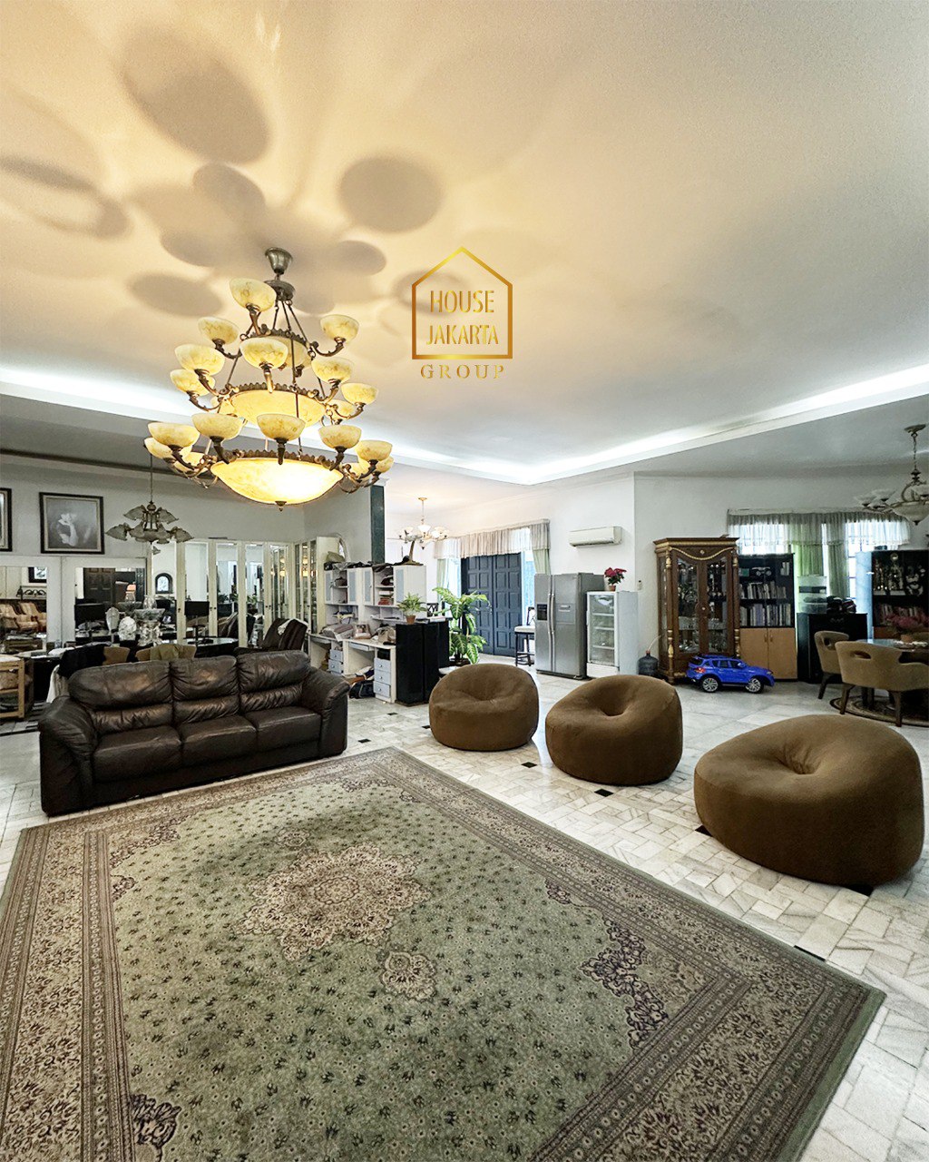 HS1890 TURUN HARGA !!  Rumah dengan Halaman Luas DEKAT KEMANG RAYA, Hijau Asri