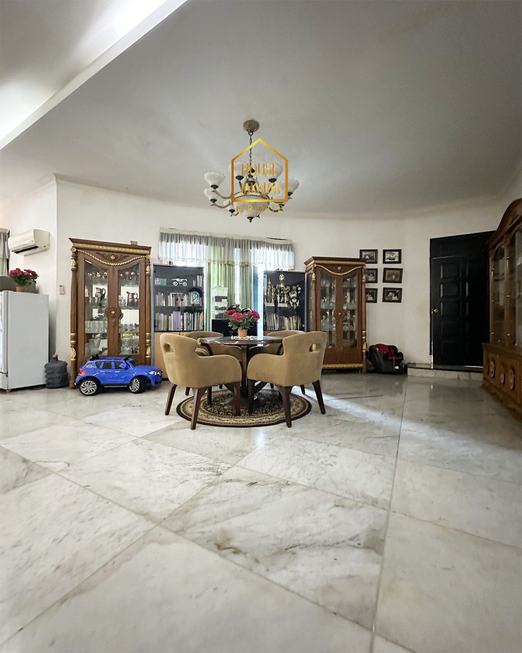 HS1890 TURUN HARGA !!  Rumah dengan Halaman Luas DEKAT KEMANG RAYA, Hijau Asri