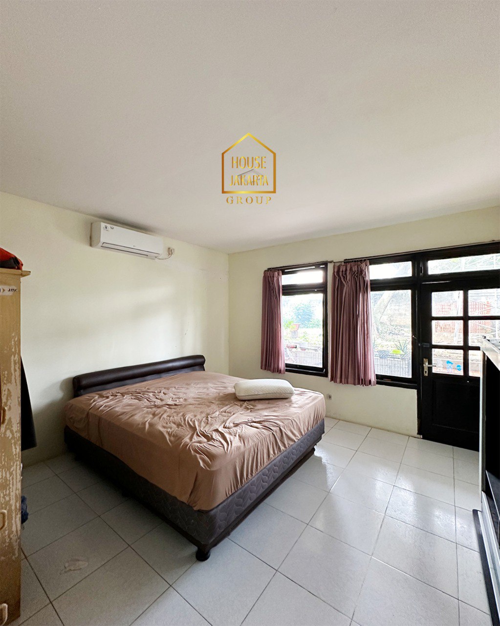 HS1891 Jagakarsa Termurah Harga NJOP • 1,5 Lantai • Taman Luas • Dekat Tol Desari