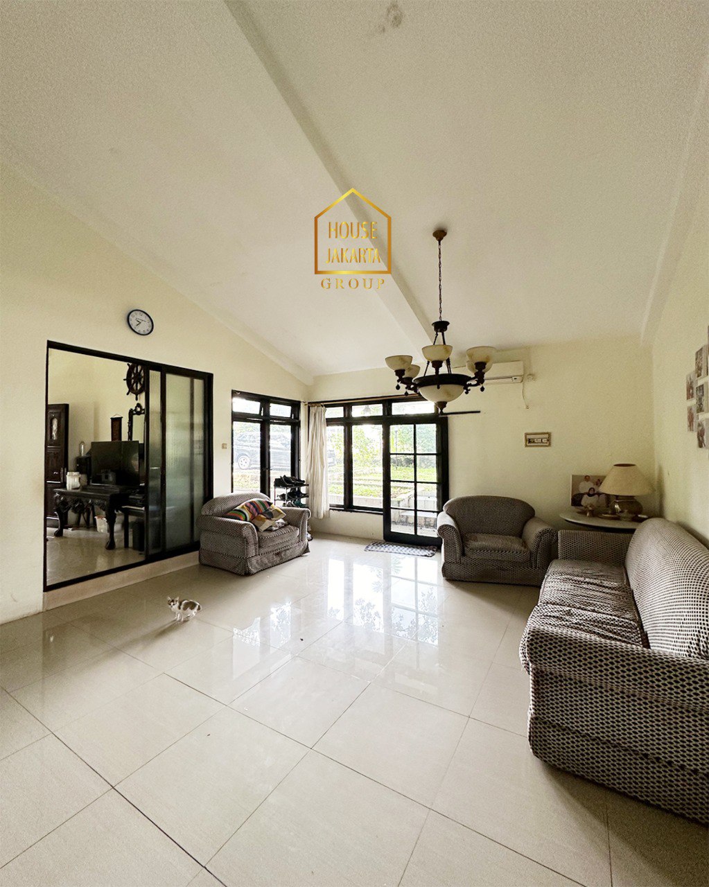 HS1891 Jagakarsa Termurah Harga NJOP • 1,5 Lantai • Taman Luas • Dekat Tol Desari