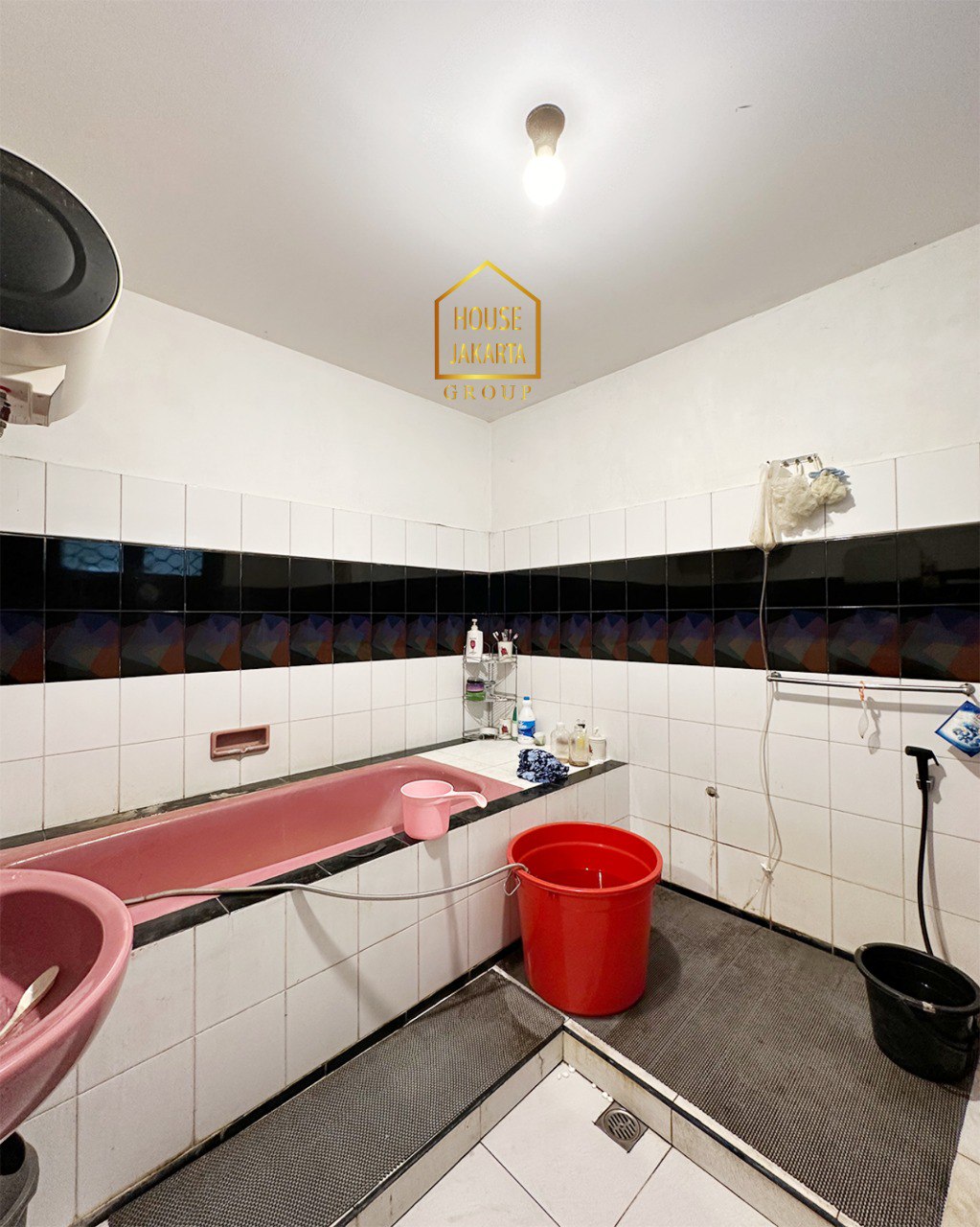 HS1891 Jagakarsa Termurah Harga NJOP • 1,5 Lantai • Taman Luas • Dekat Tol Desari