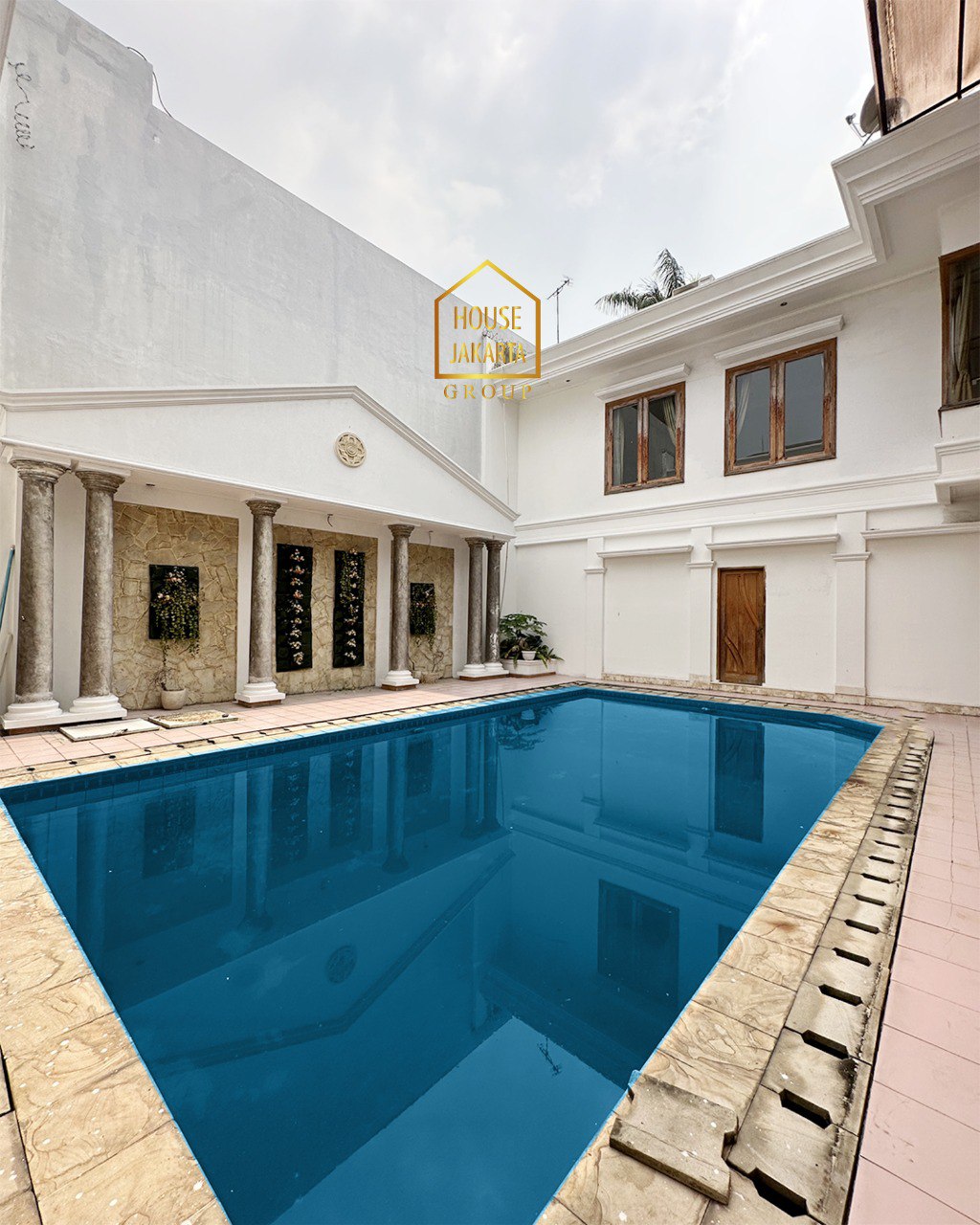 HS1892  Rumah Mewah Mega Kuningan Termurah Di Bawah NJOP 2 Lantai + Basement. Dengan Pool & Garden, Turun Harga, 
