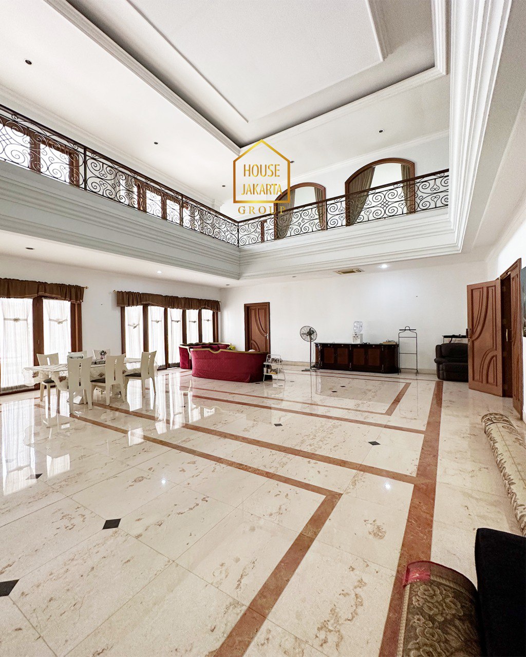 HS1892  Rumah Mewah Mega Kuningan Termurah Di Bawah NJOP 2 Lantai + Basement. Dengan Pool & Garden, Turun Harga, 