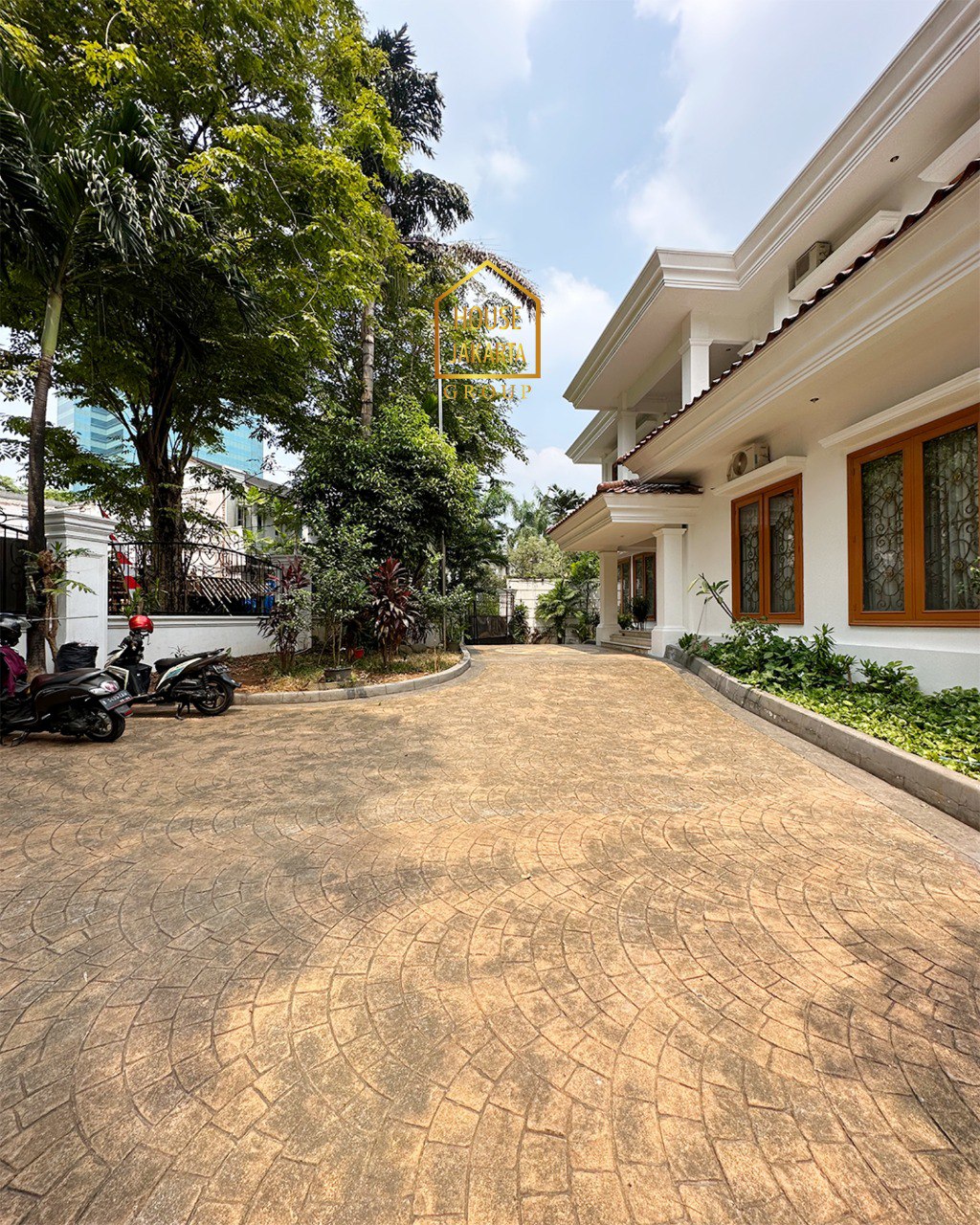 HS1892  Rumah Mewah Mega Kuningan Termurah Di Bawah NJOP 2 Lantai + Basement. Dengan Pool & Garden, Turun Harga, 