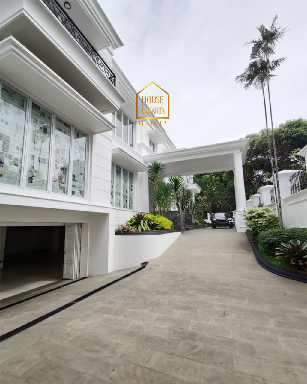 HS1893 Modern Classic House Pondok Indah 2 Lantai + Basement, Siap Huni, Di Area Tenang