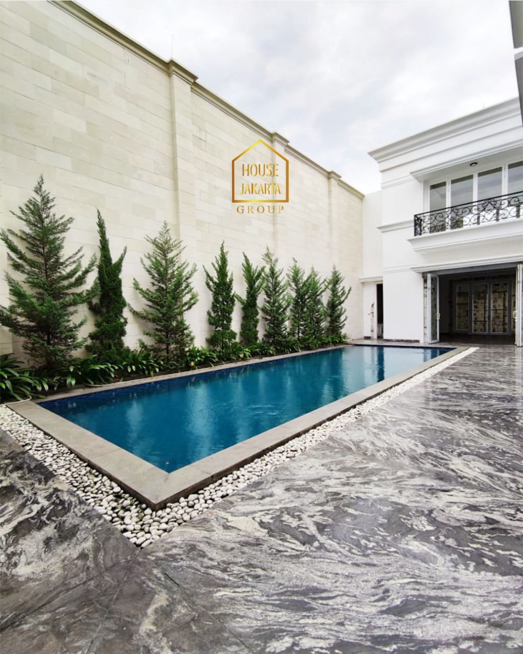 HS1893 Modern Classic House Pondok Indah 2 Lantai + Basement, Siap Huni, Di Area Tenang