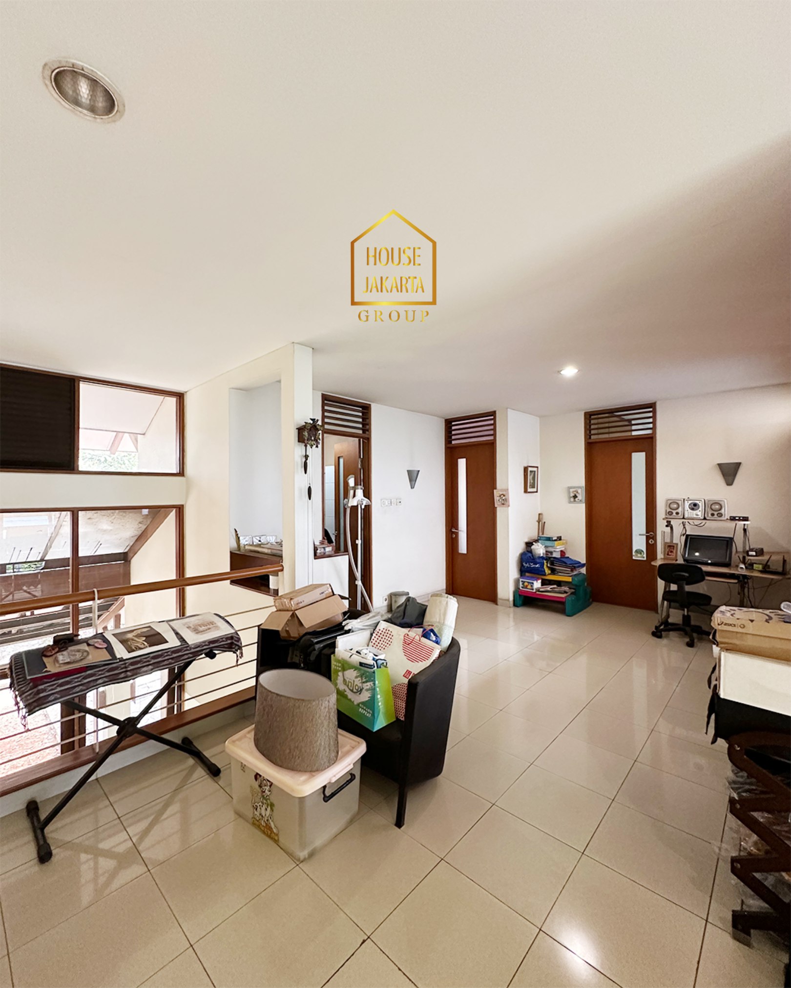 HS1900  Rumah DurenTiga 2 Lantai Siap Huni, Parkir 10 Mobil. Lingkungan Tenang. Jalan Lebar & Asri. MURAH...!!!