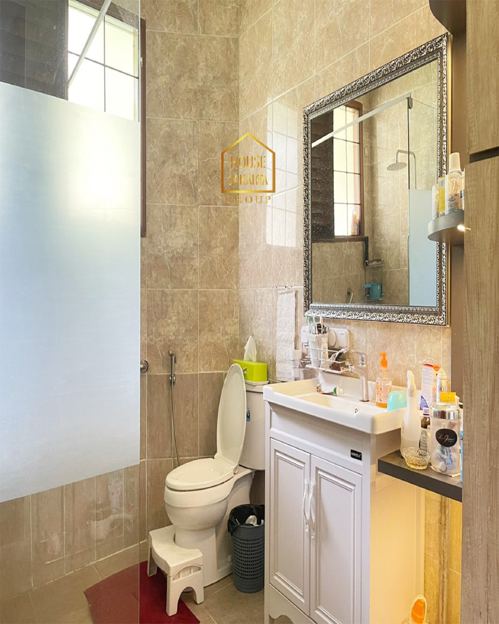 HR1908  Rumah  Kemang Area Turun Harga 2 Lantai Siap Huni Dalam Cluster • Area Tenang • Ada Taman Luas & Pool