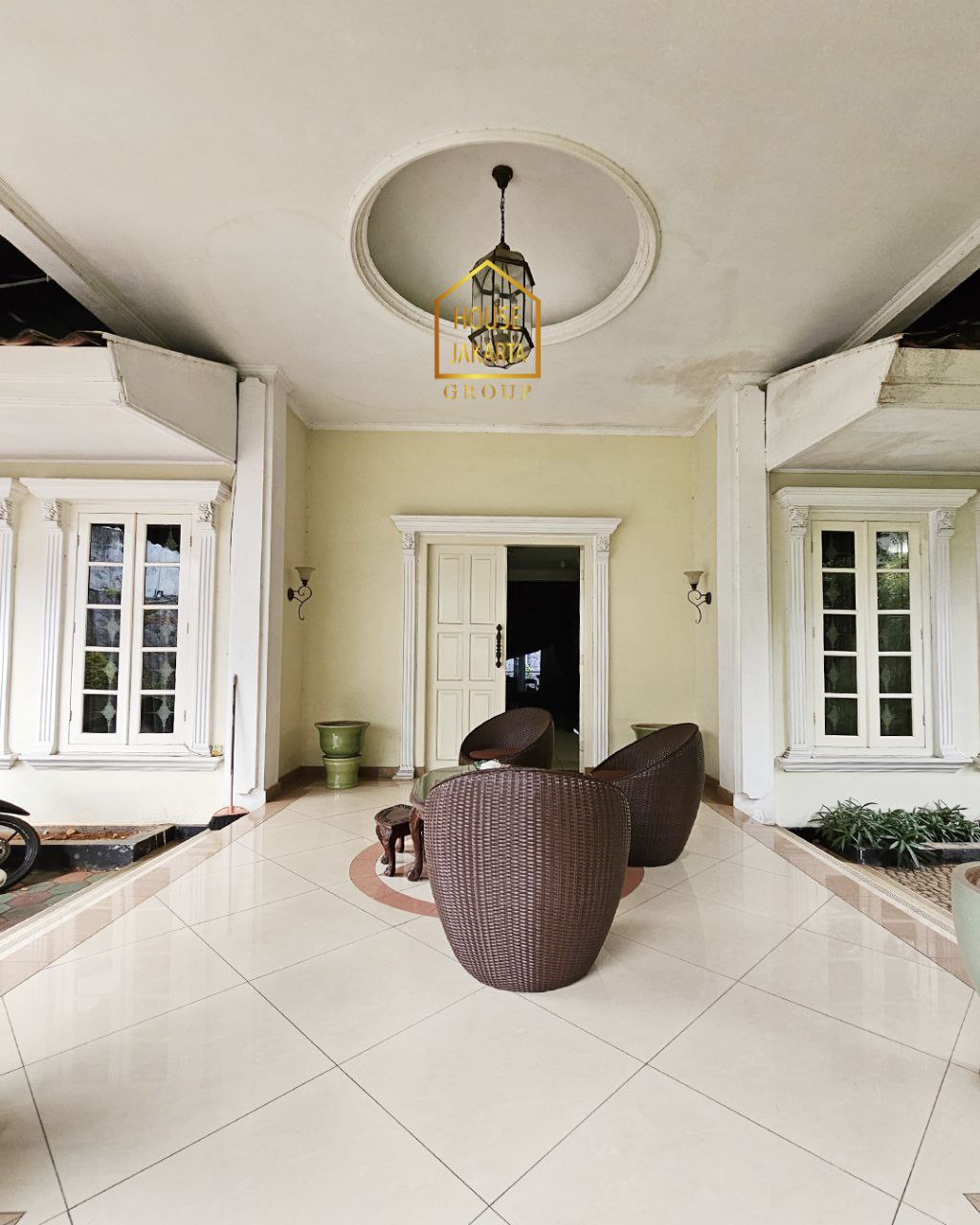 HS1910  Rumah 2 Lantai Siap Huni Di Pejaten Barat , Taman & Pool, Tanah Ngantong, Dekat Kemang