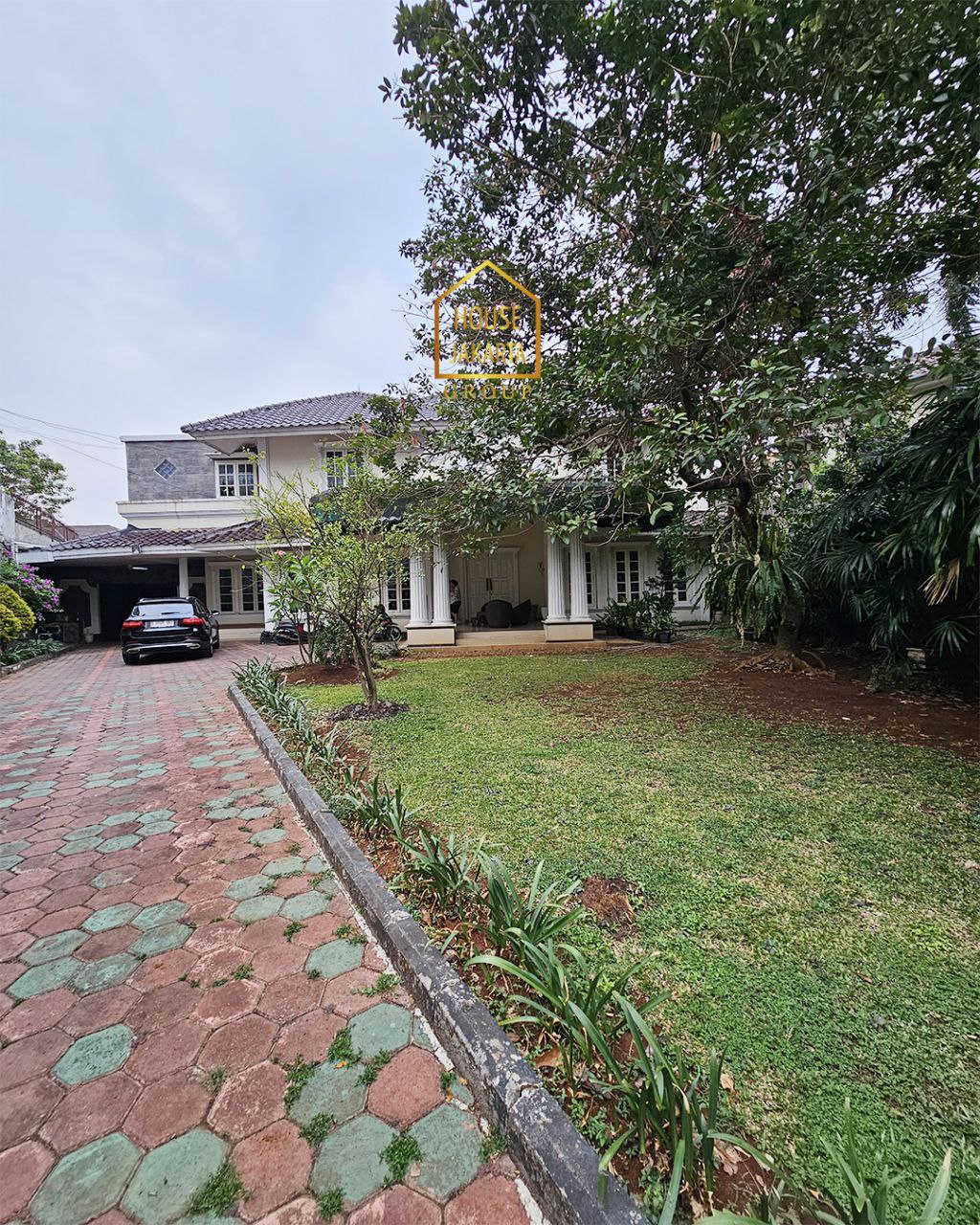 HS1910  Rumah 2 Lantai Siap Huni Di Pejaten Barat , Taman & Pool, Tanah Ngantong, Dekat Kemang