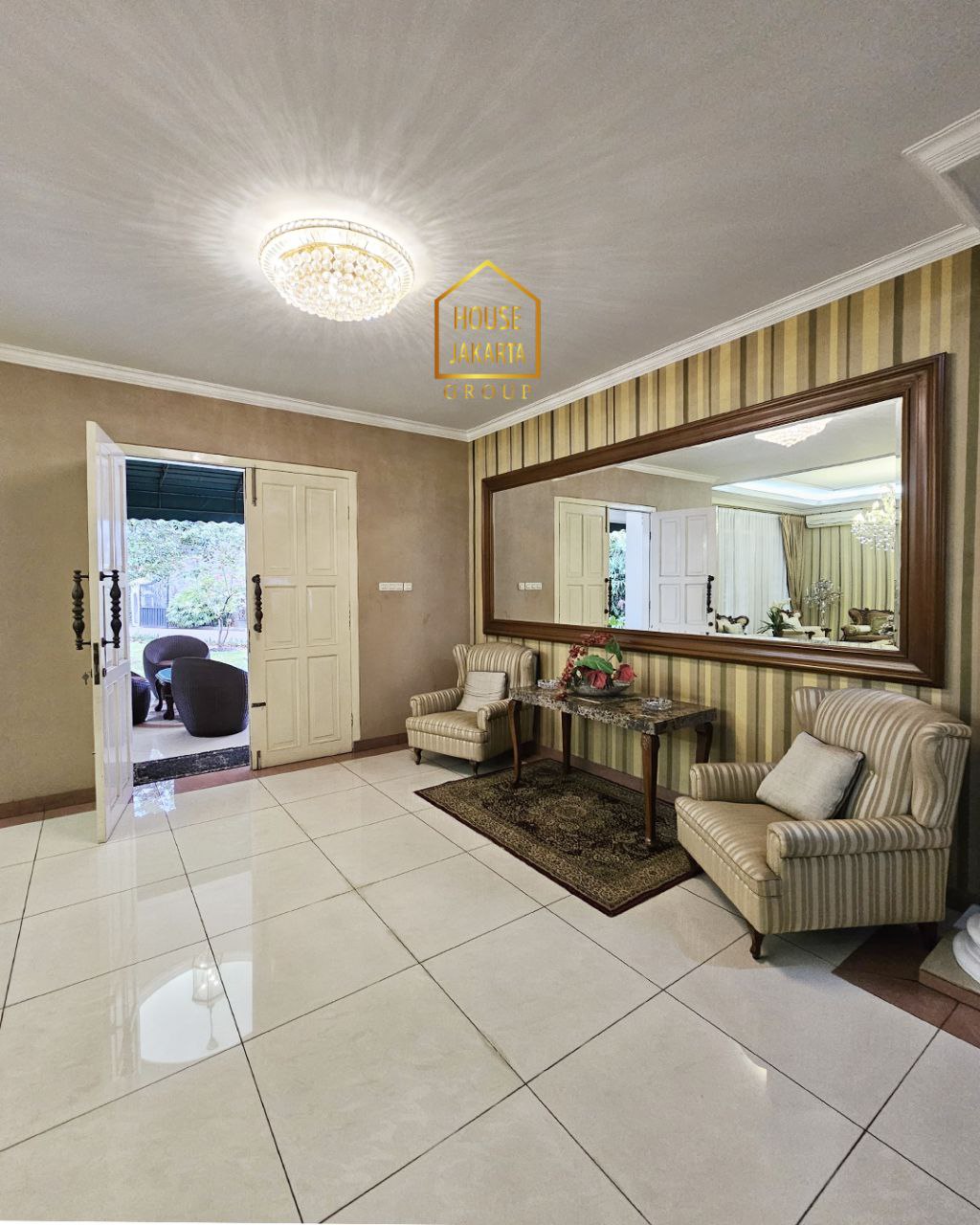 HS1910  Rumah 2 Lantai Siap Huni Di Pejaten Barat , Taman & Pool, Tanah Ngantong, Dekat Kemang