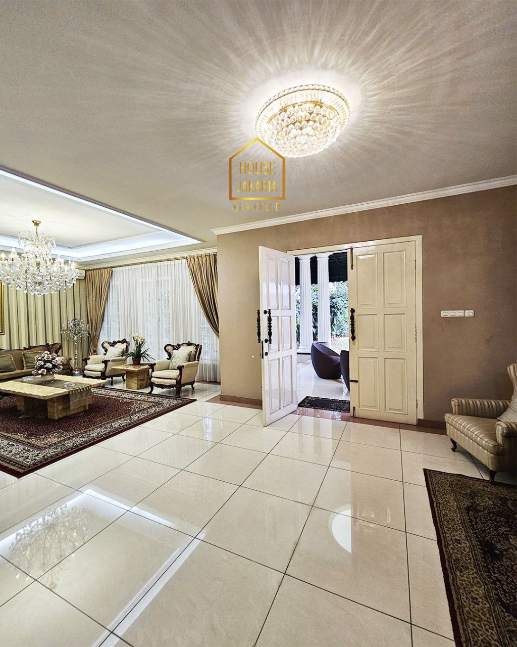 HS1910  Rumah 2 Lantai Siap Huni Di Pejaten Barat , Taman & Pool, Tanah Ngantong, Dekat Kemang