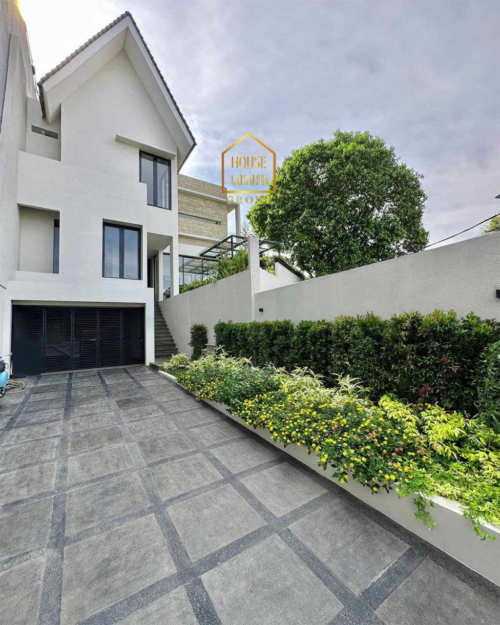 HS1915  Brand New Patra Kuningan 4 Lantai, Taman & Pool, Murah, Elite Dekat Rasuna Said