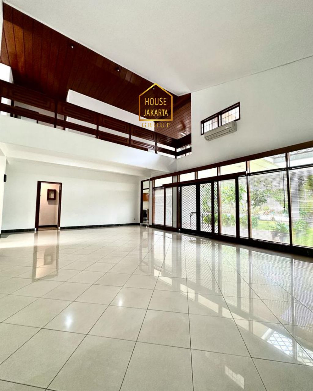 HS1920 Rumah Asri Kemang Area Ada Taman Luas dan Pool, Siap Huni. Murah. Jalan Lebar & Tenang