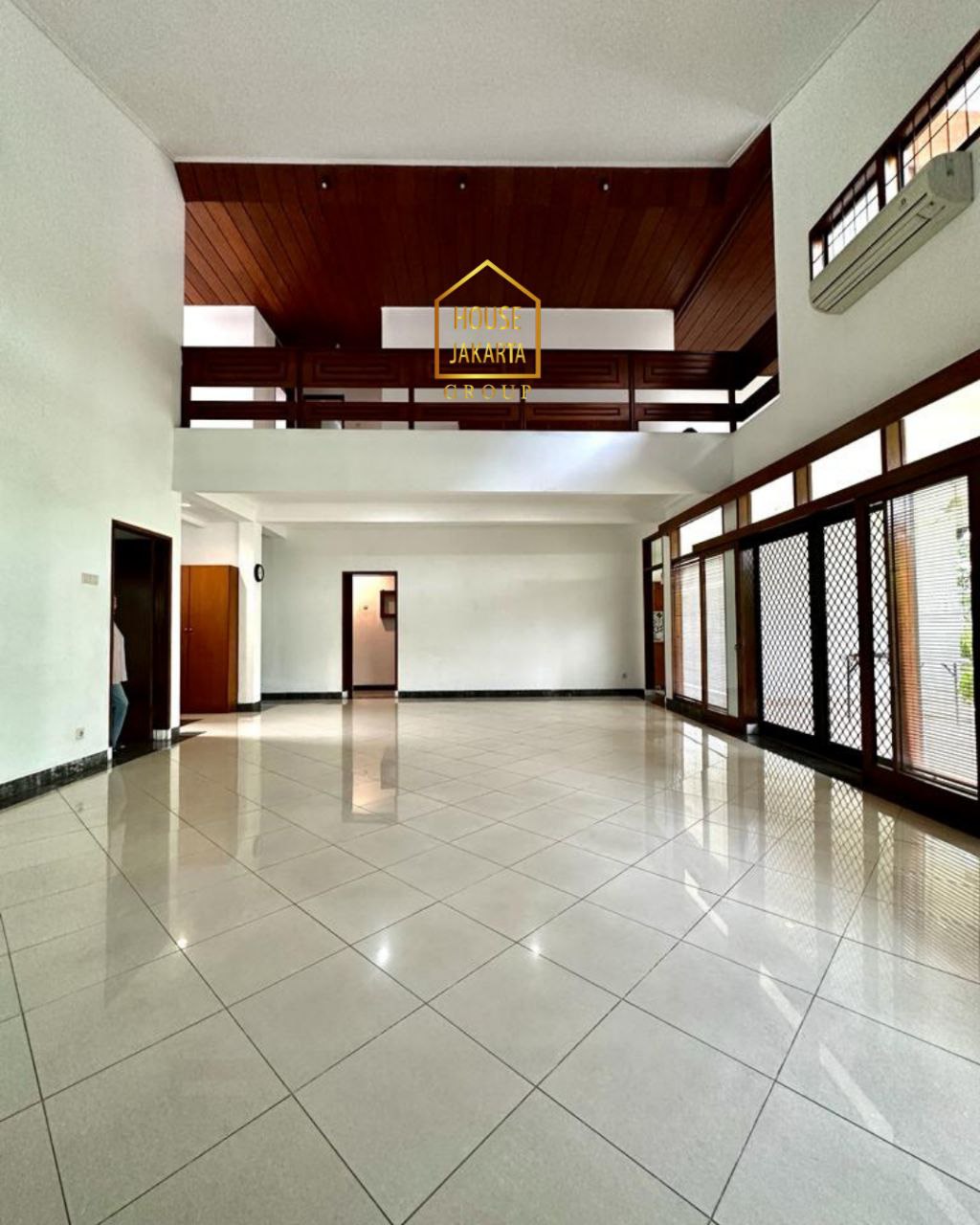 HS1920 Rumah Asri Kemang Area Ada Taman Luas dan Pool, Siap Huni. Murah. Jalan Lebar & Tenang