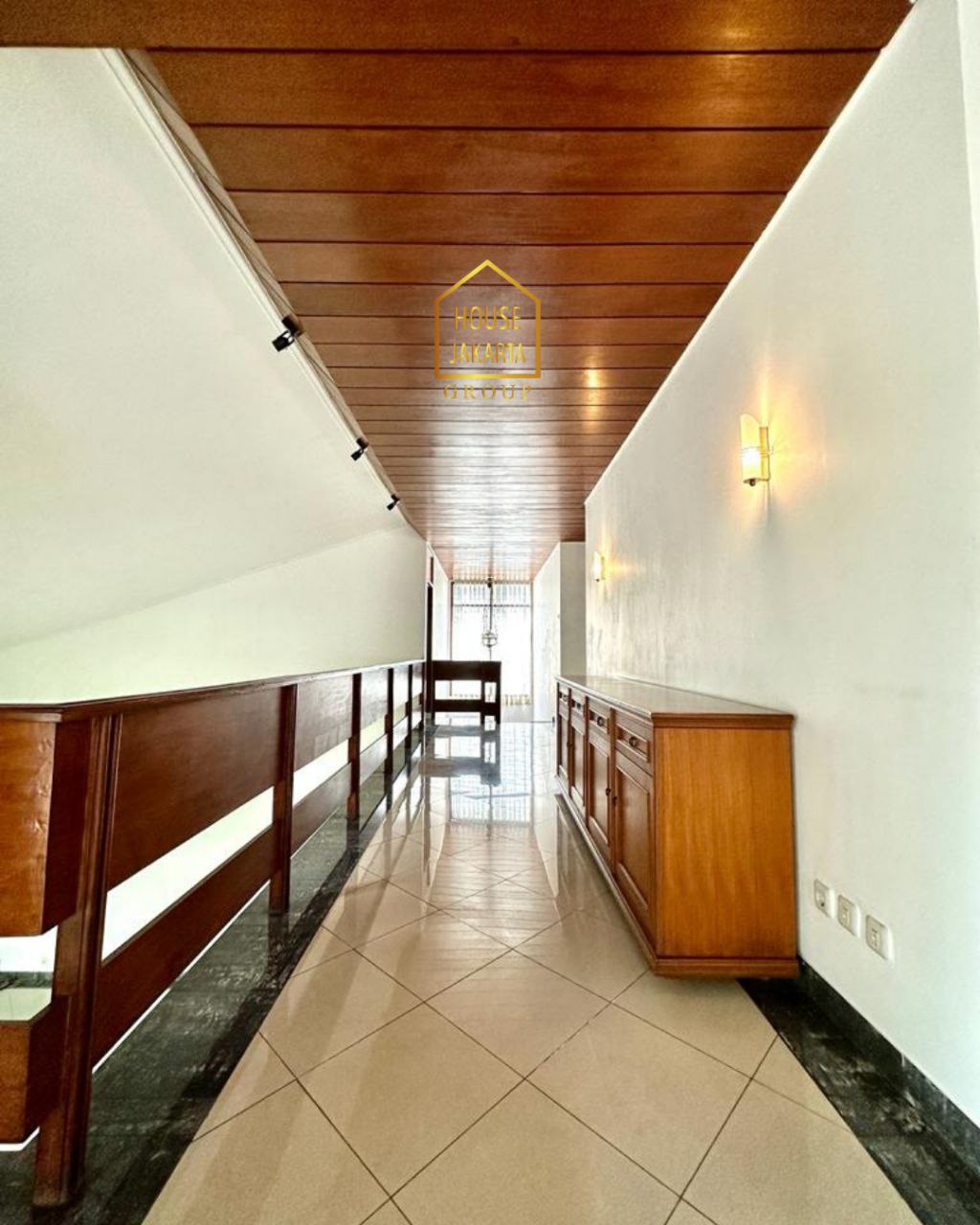 HS1920 Rumah Asri Kemang Area Ada Taman Luas dan Pool, Siap Huni. Murah. Jalan Lebar & Tenang