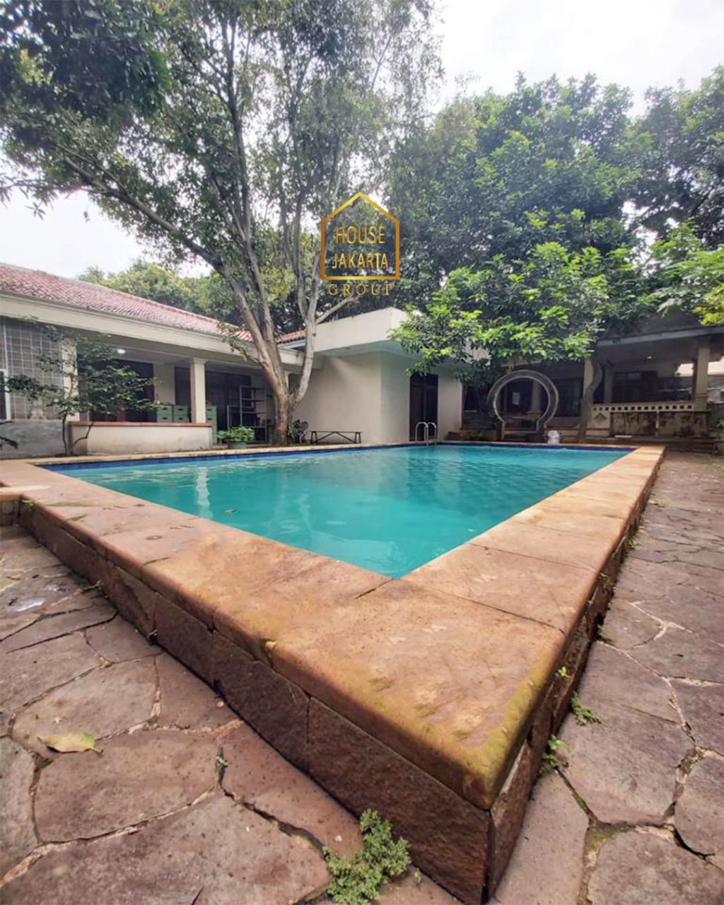 HS1924 Rumah Siap Huni Kemang Area, Taman Luas & Pool, Murah, Elite, Dekat Kemang Raya