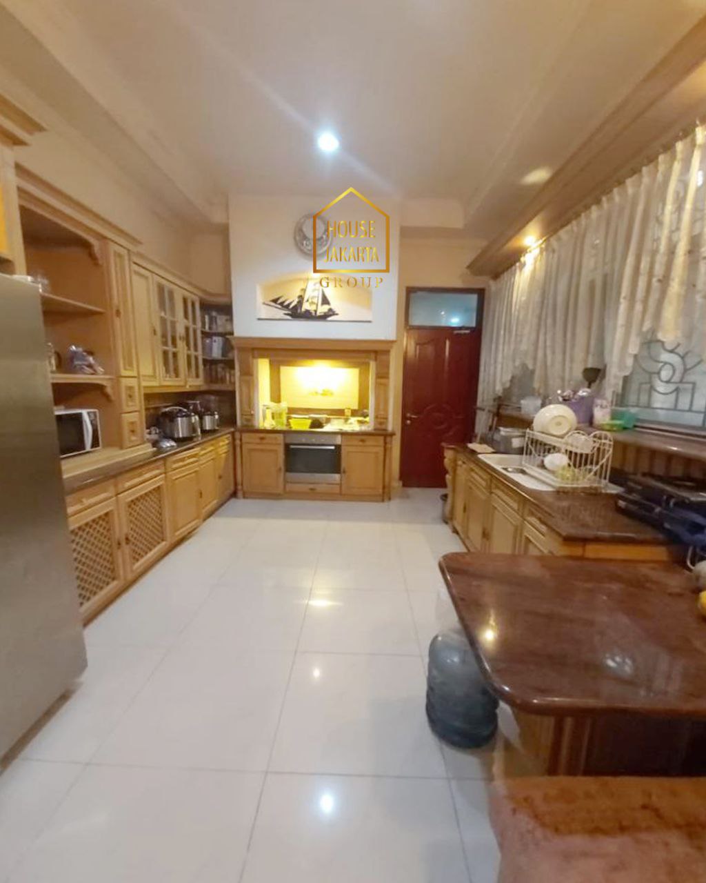 HS1924 Rumah Siap Huni Kemang Area, Taman Luas & Pool, Murah, Elite, Dekat Kemang Raya