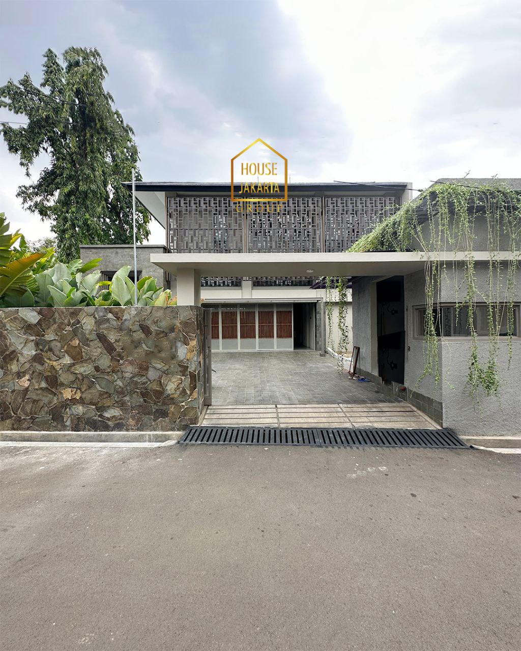 HS1925  Brand New Tropical Modern Veteran - Bintaro, 2 Lantai + Rooftop, Taman & Pool