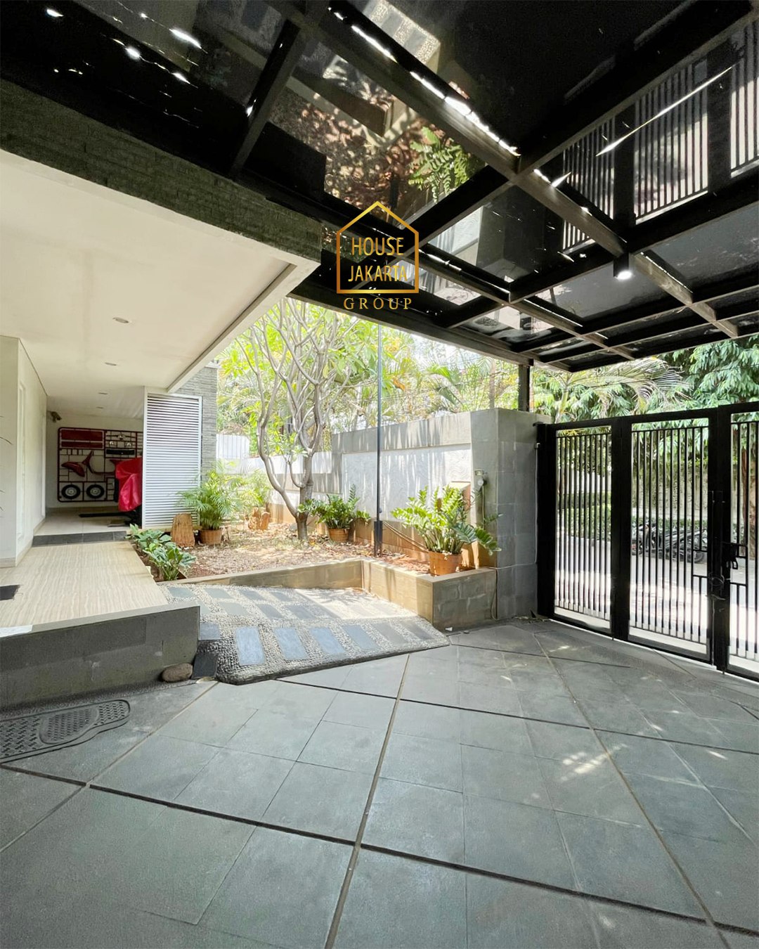 HS1931  Rumah Permata Hijau Siap Huni 2 Lantai • Lokasi Tenang dan  Elite • Jalan Lebar • Dalam Komplek