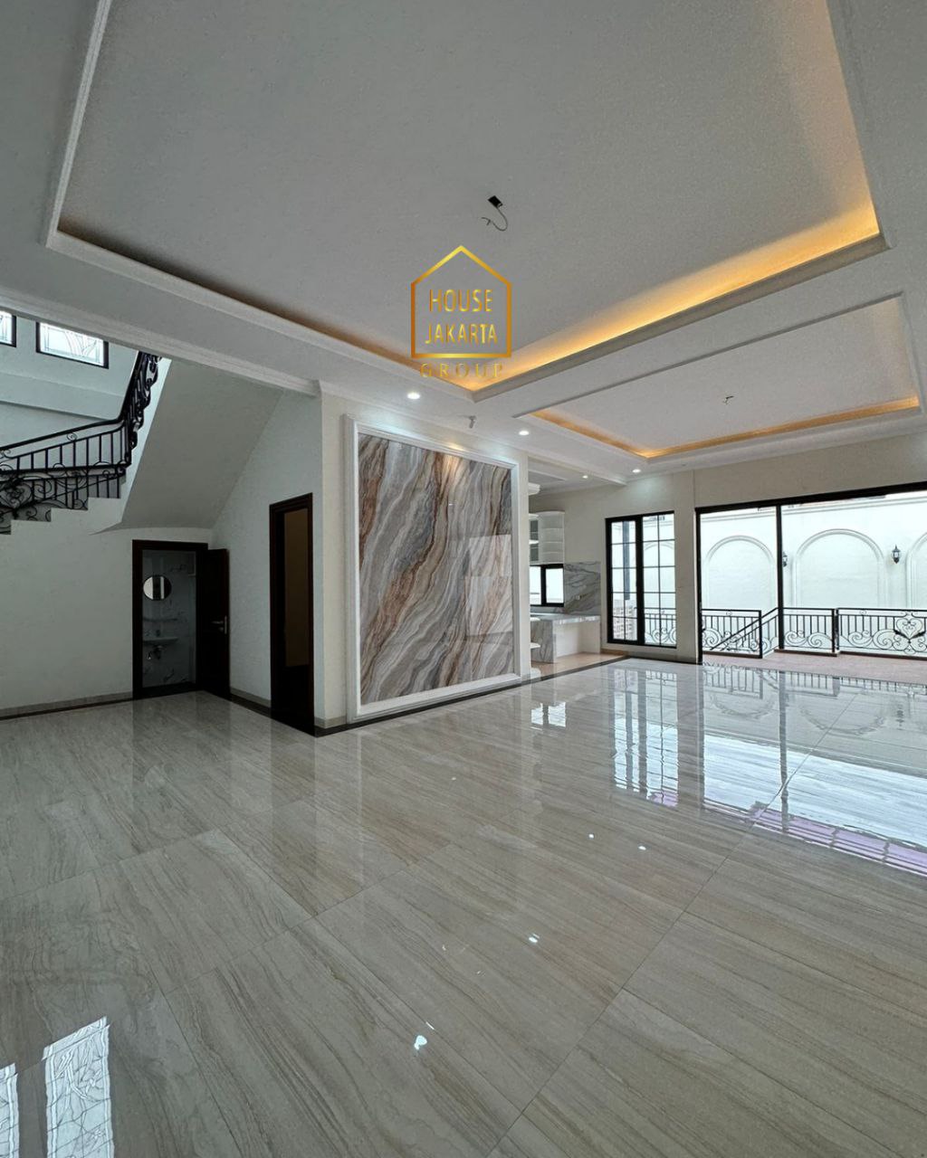 HR1933   Rumah Brand New Pegangsaan - Dekat Menteng 3 Lantai + Rooftop. Murah. Ada Lift, Taman & Pool