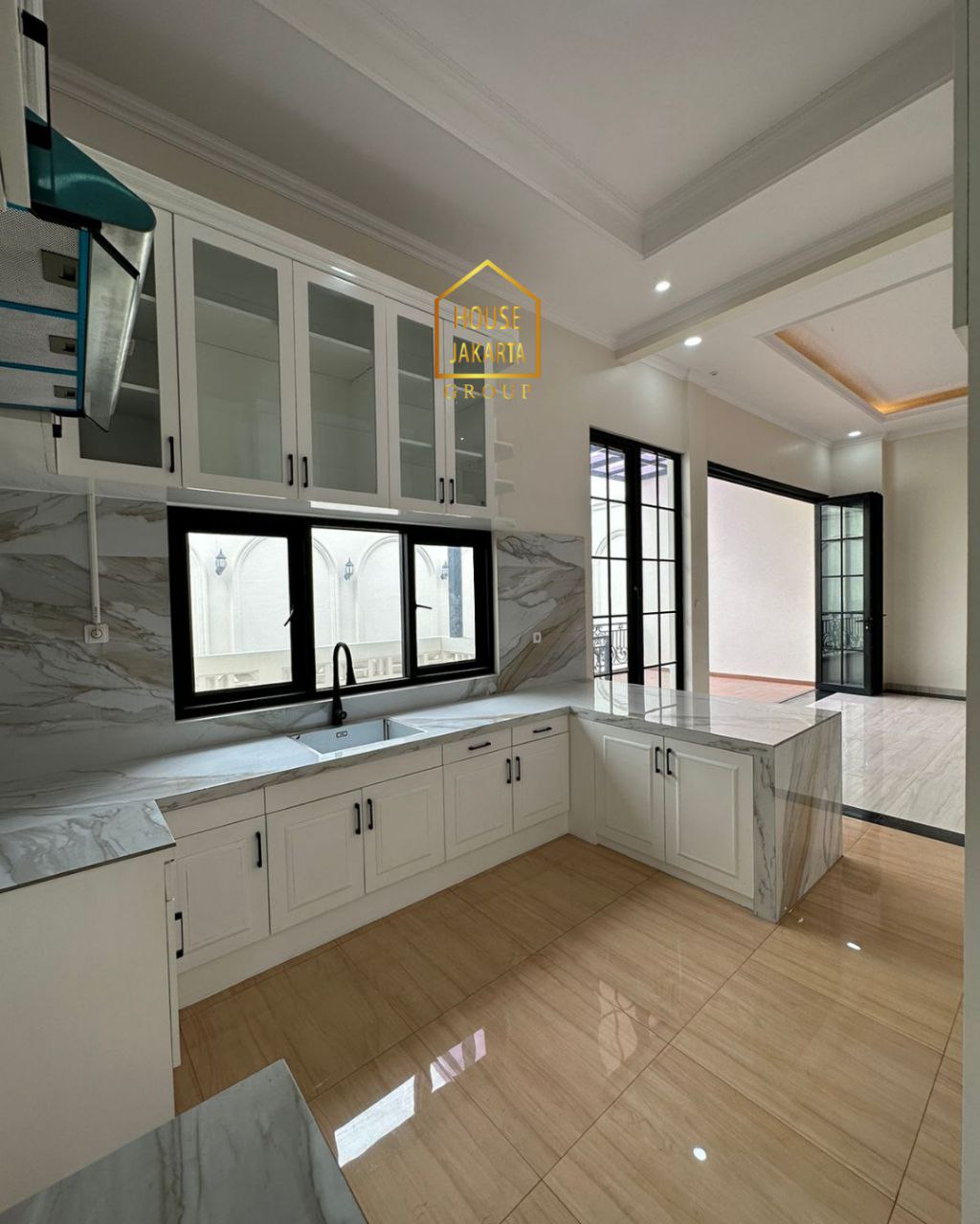HR1933   Rumah Brand New Pegangsaan - Dekat Menteng 3 Lantai + Rooftop. Murah. Ada Lift, Taman & Pool