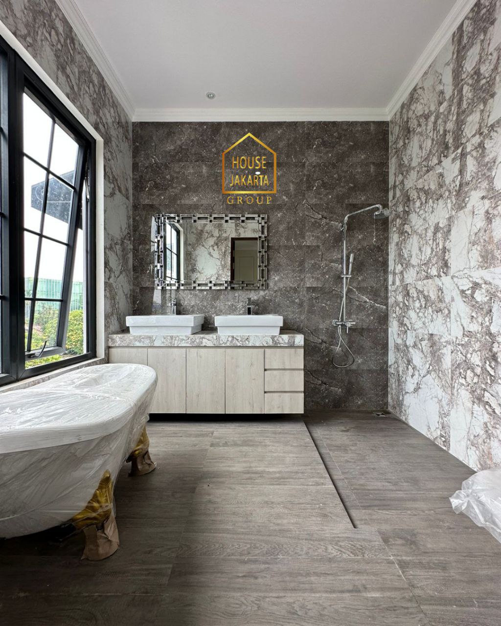 HR1933   Rumah Brand New Pegangsaan - Dekat Menteng 3 Lantai + Rooftop. Murah. Ada Lift, Taman & Pool