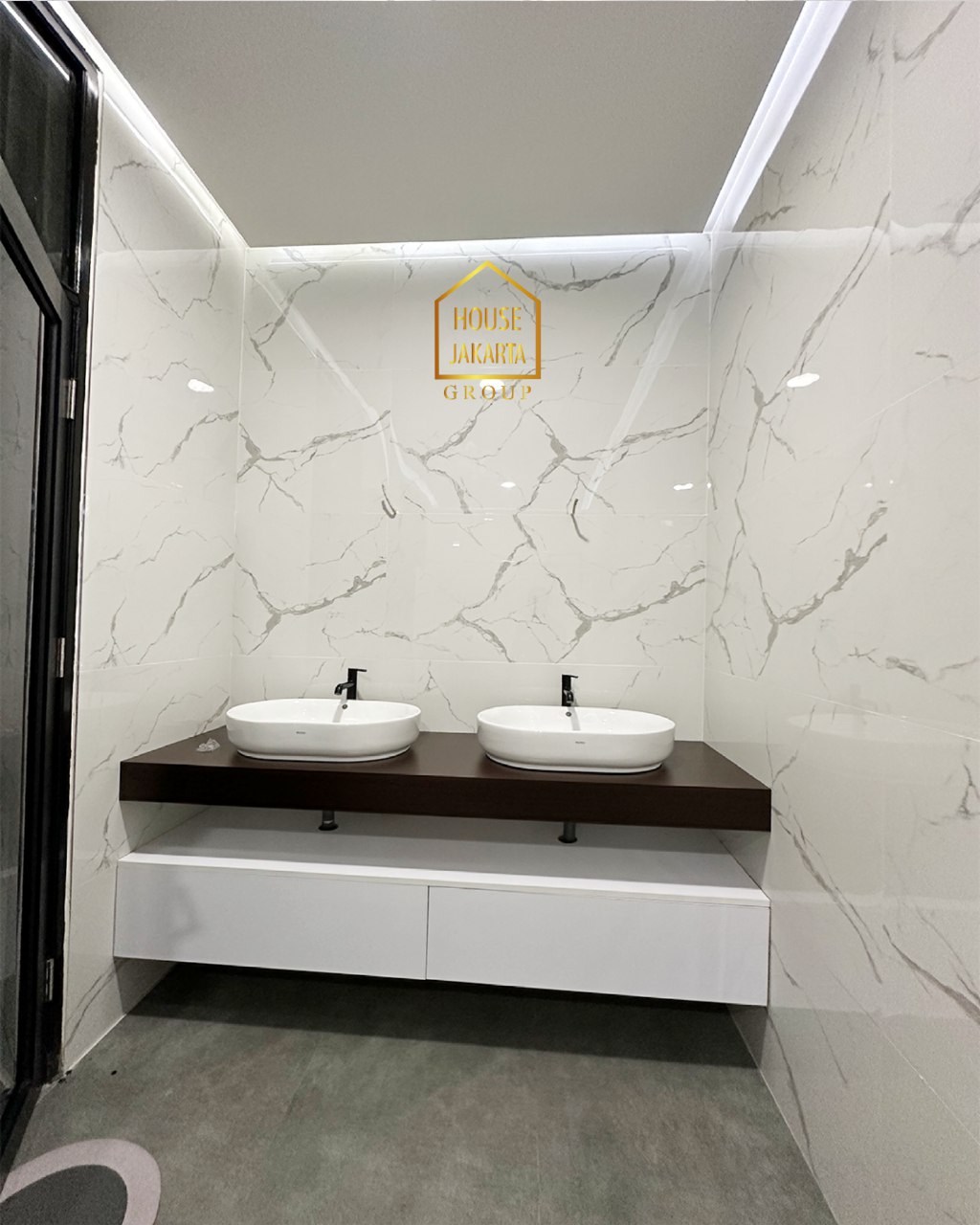 HS1935  Rumah Murah Pancoran Area Siap Huni 2  Lantai. Area Tenang • Semi Furnished • Ada Taman Luas