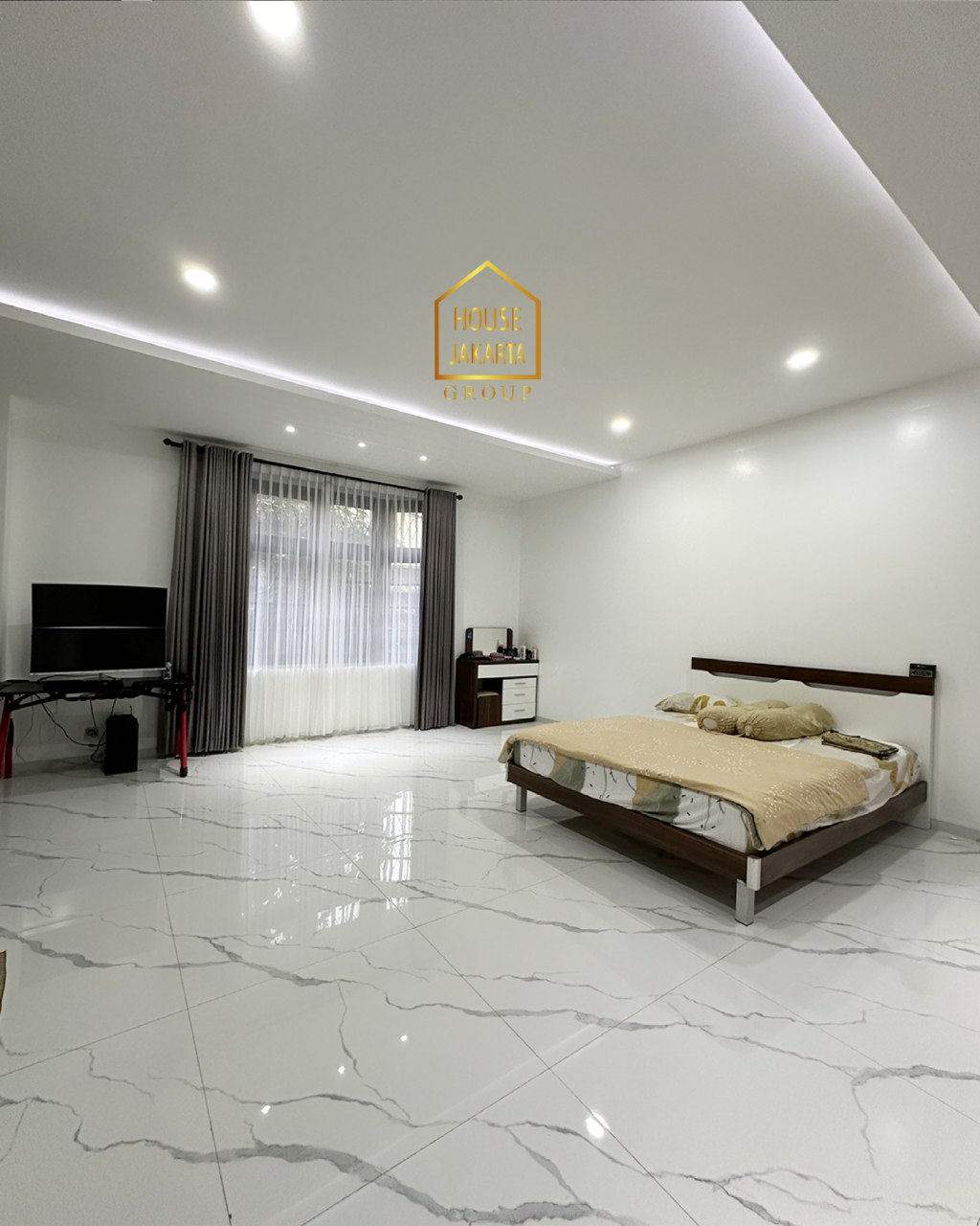 HS1935  Rumah Murah Pancoran Area Siap Huni 2  Lantai. Area Tenang • Semi Furnished • Ada Taman Luas