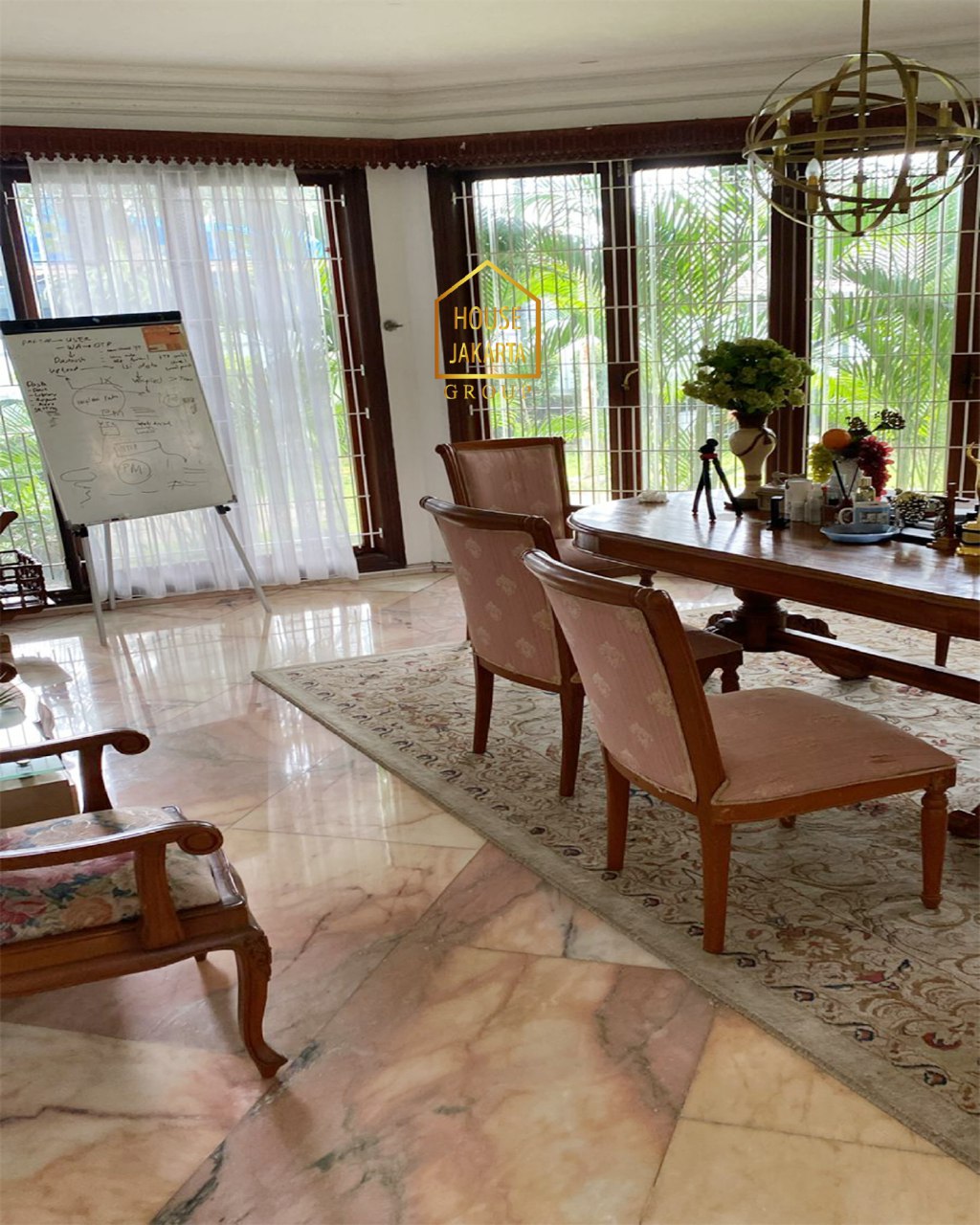 HS1939 Rumah Kebayoran Baru 2 Lantai Dalam Komplek Siap Huni. Area Tenang Dekat Blok M