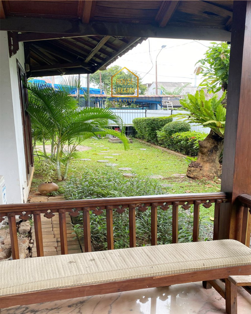 HS1939 Rumah Kebayoran Baru 2 Lantai Dalam Komplek Siap Huni. Area Tenang Dekat Blok M