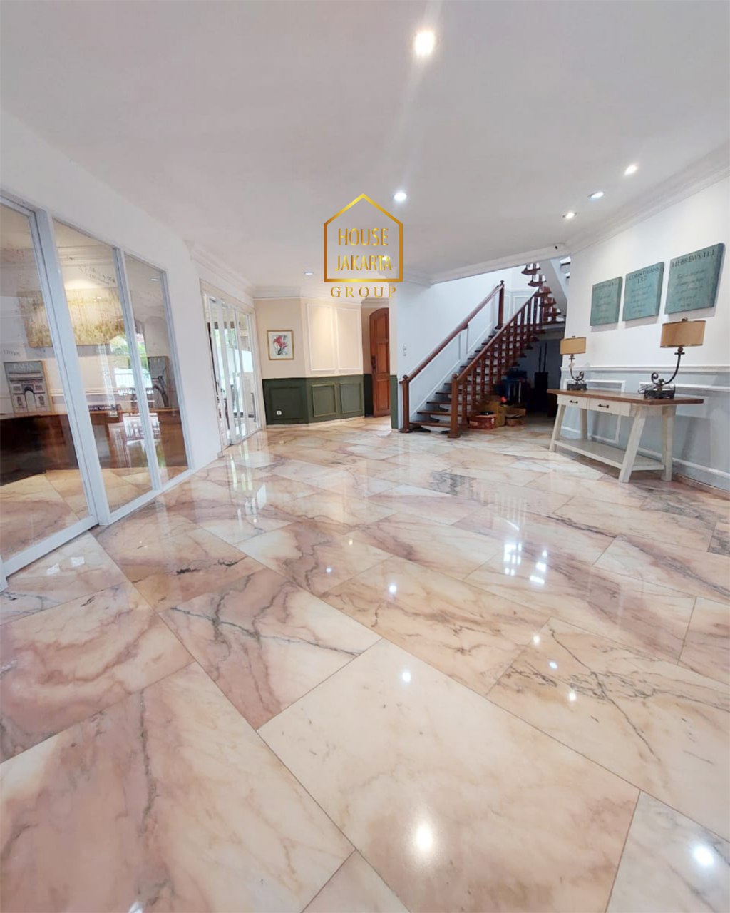 HS1939 Rumah Kebayoran Baru 2 Lantai Dalam Komplek Siap Huni. Area Tenang Dekat Blok M