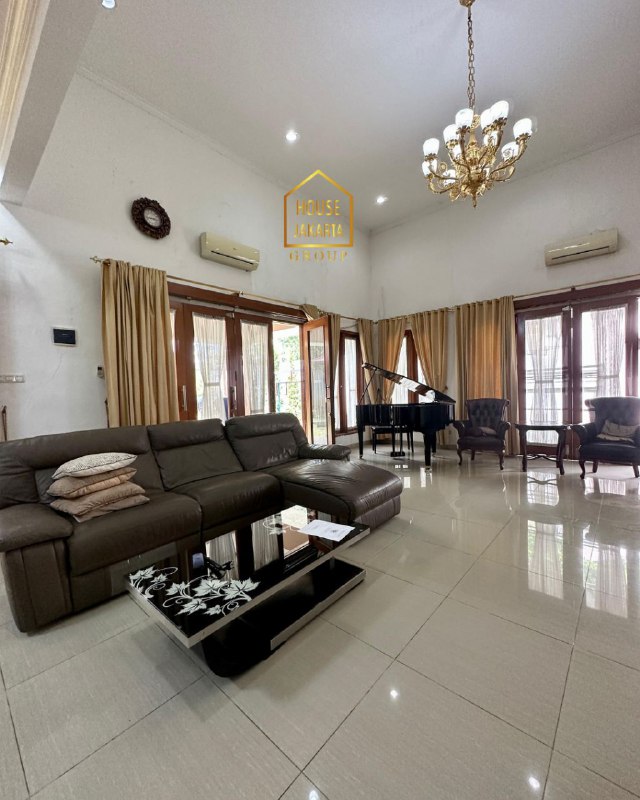 HS1943  Rumah Kebagusan Area 2,5 Lantai, Rooftop. Taman Luas. Ada gym + Mini Basket. Jalan Lebar