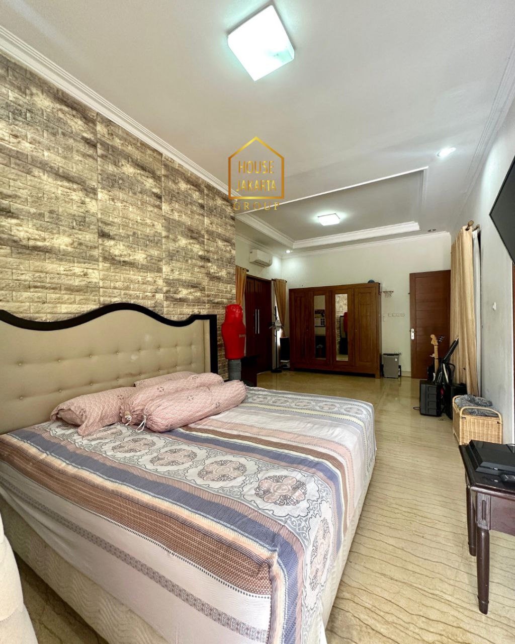 HS1943  Rumah Kebagusan Area 2,5 Lantai, Rooftop. Taman Luas. Ada gym + Mini Basket. Jalan Lebar