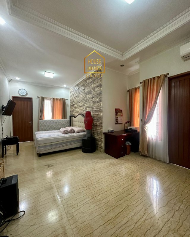 HS1943  Rumah Kebagusan Area 2,5 Lantai, Rooftop. Taman Luas. Ada gym + Mini Basket. Jalan Lebar