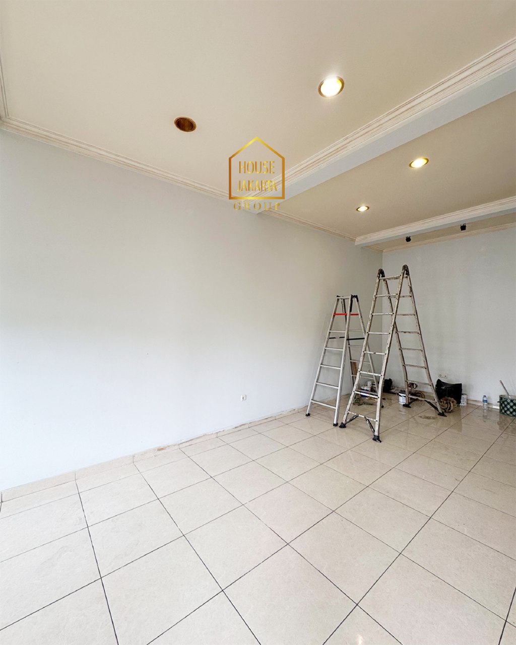 HS1944  Rumah Tebet 2,5 Lantai + Rooftop, Murah, Strategis Dekat Kuningan