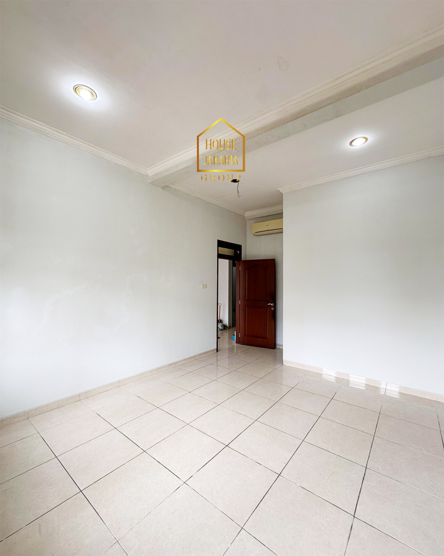 HS1944  Rumah Tebet 2,5 Lantai + Rooftop, Murah, Strategis Dekat Kuningan