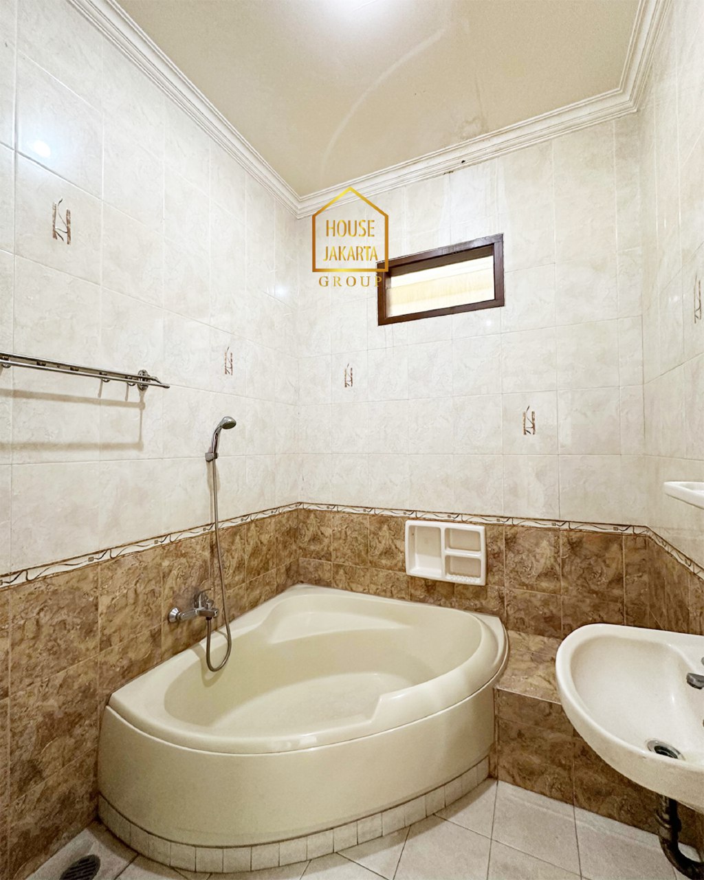 HS1944  Rumah Tebet 2,5 Lantai + Rooftop, Murah, Strategis Dekat Kuningan