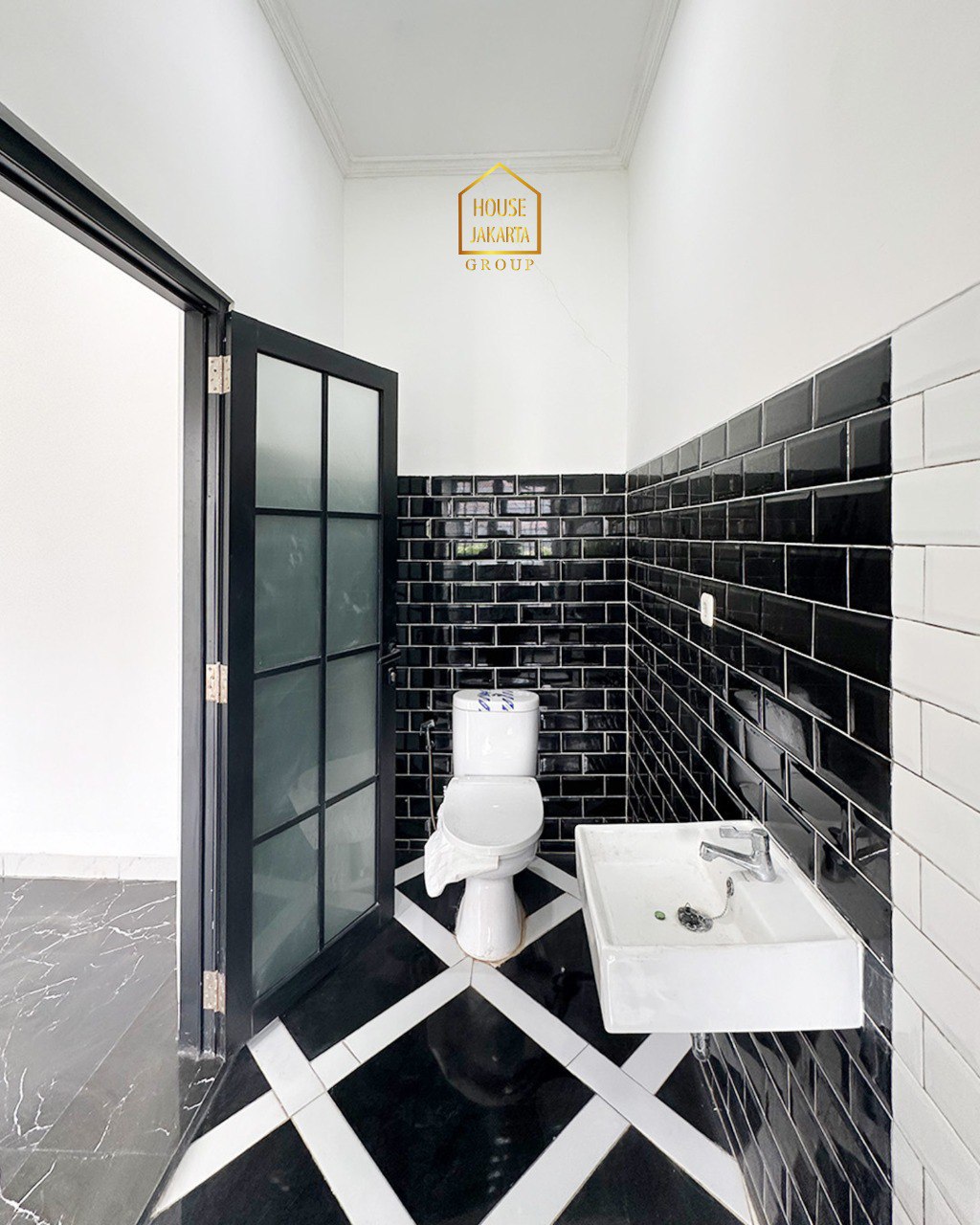 HS1962 Dijual Rumah Pondok Indah Modern Minimalis 3 Lantai Siap Huni Harga Murah, Jakarta Selatan