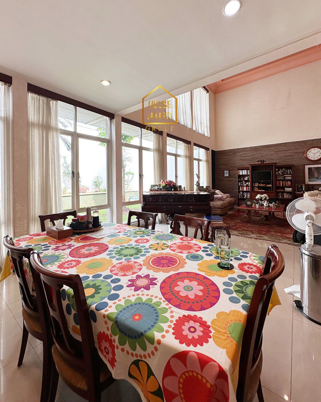 HS1967 FOR SALE: Rumah 2 Lantai Murah Siap Huni KEBAYORAN BARU. Row Jalan Lebar, Lingkungan Asri dan Tenang. Prime Area