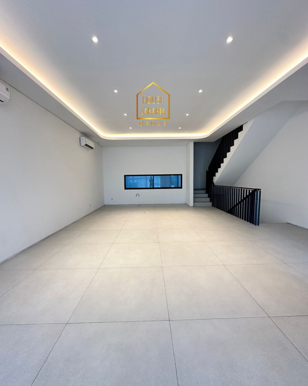HS1971 FOR SALE: BRAND NEW KEMANG. Modern Minimalis House, 3 Lantai + Rooftop Lounge, terdapat  Private Garden Terrace. Lokasi Elite di Jakarta Selatan Dekat Mall, Sekolah Internasional, dan Perkantoran