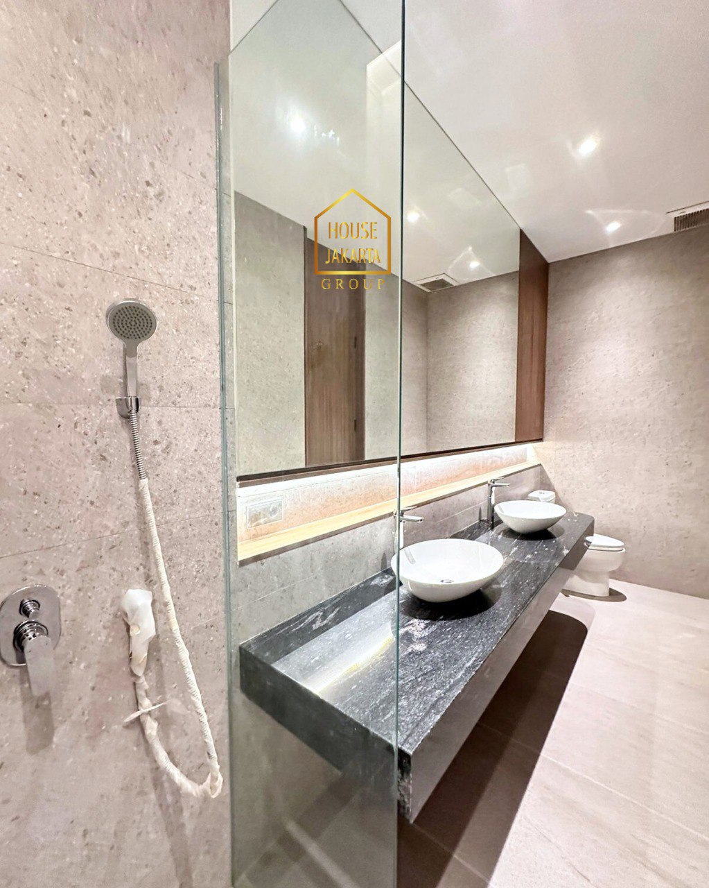 HS1971 FOR SALE: BRAND NEW KEMANG. Modern Minimalis House, 3 Lantai + Rooftop Lounge, terdapat  Private Garden Terrace. Lokasi Elite di Jakarta Selatan Dekat Mall, Sekolah Internasional, dan Perkantoran