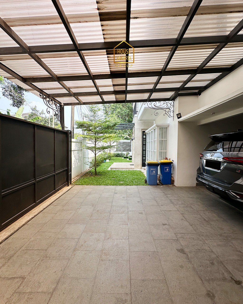 HS1972 FOR SALE: Rumah Mewah Nuansa Villa 2 Lantai JAGAKARSA. Ada Swimming Pool dan Taman. Lantai Marmer. Lingkungan Tenang dan Rindang