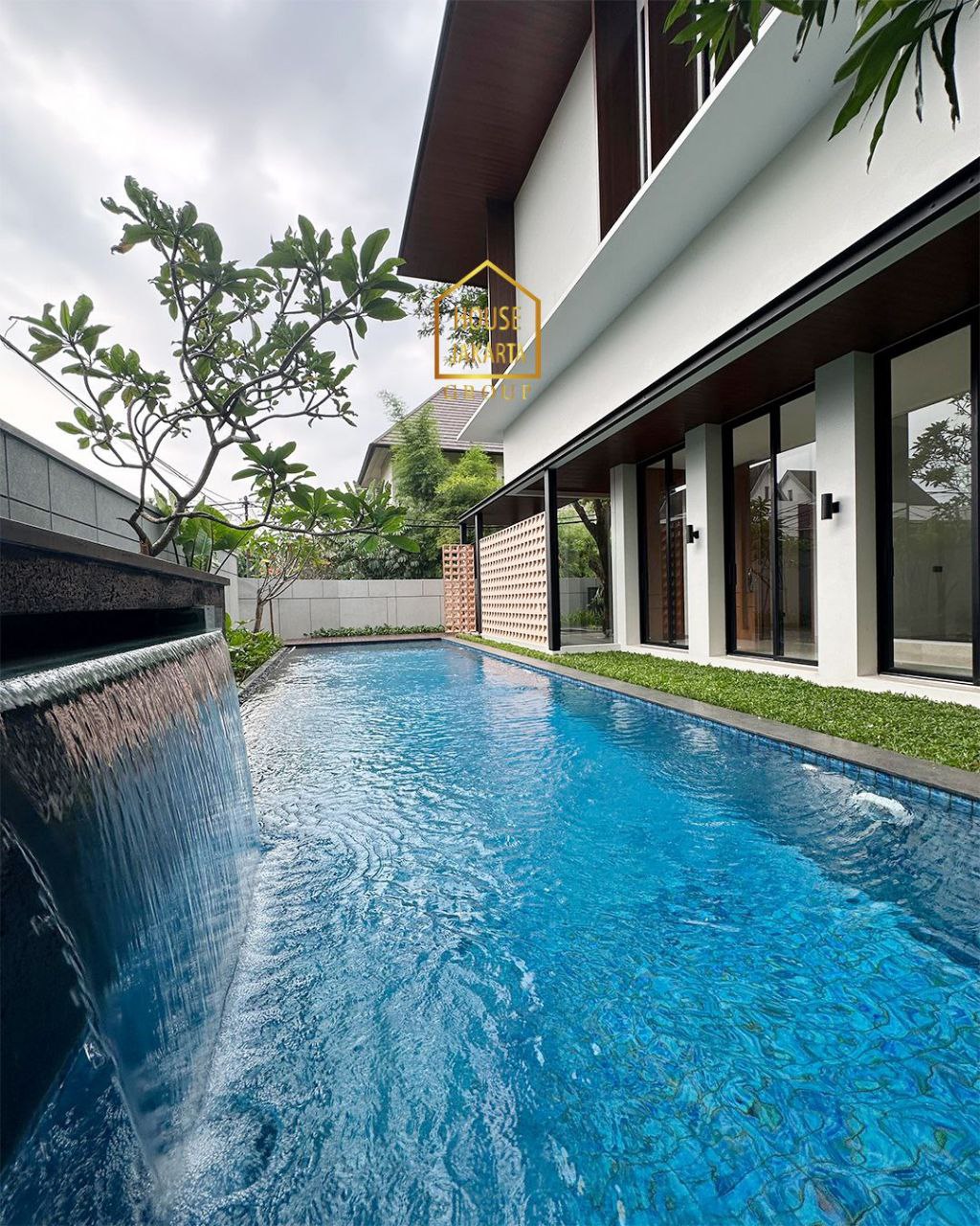 HS1977  FOR SALE: GAHARU - CIPETE. BRAND NEW MODERN TROPICAL LUXURY HOUSE. Dalam Komplek | Pool dan  Garden Luas. Lokasi Elite dan Tenang