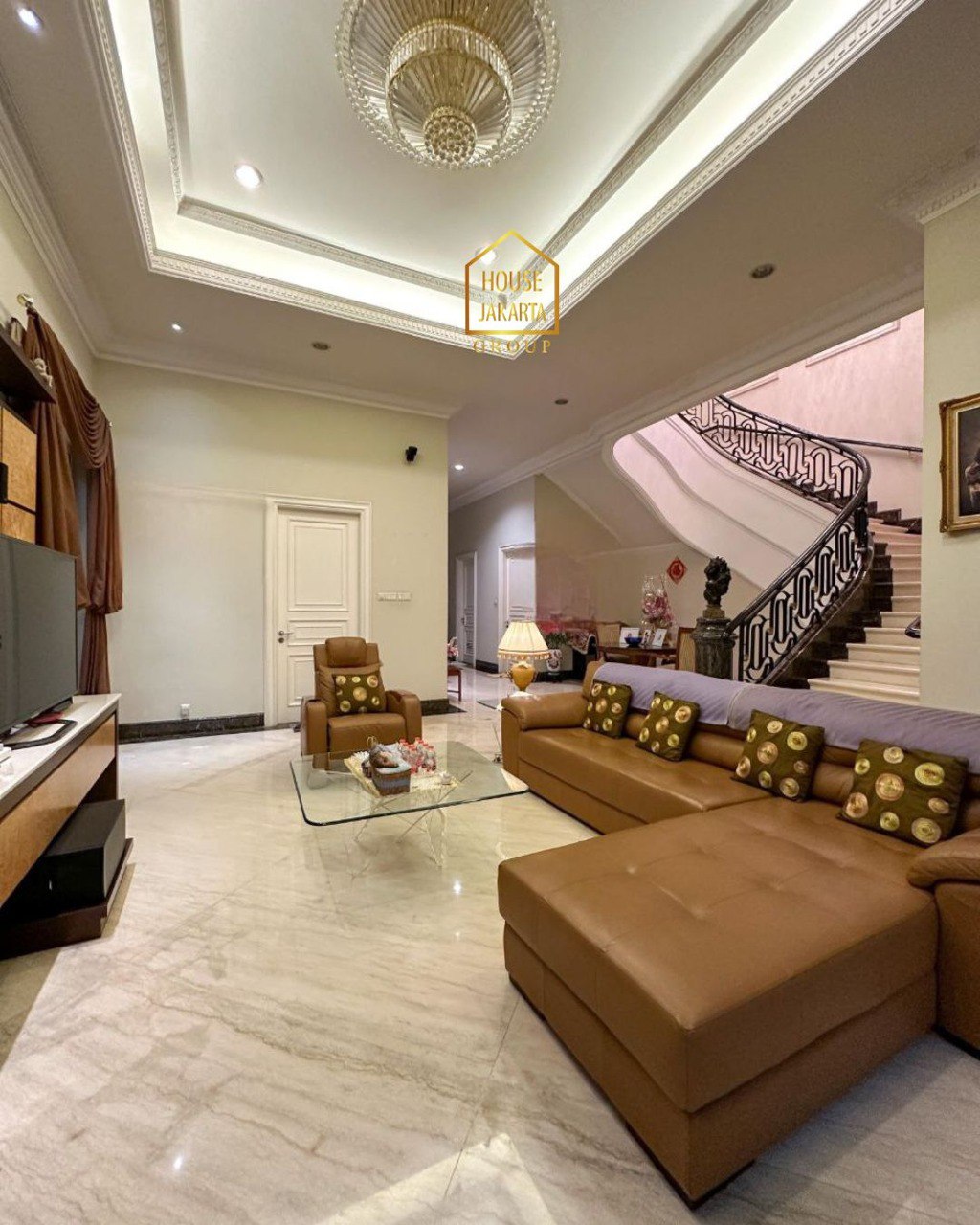 HS1983 Dijual Rumah Mewah Semi Furnished di KEBAYORAN BARU.   Lokasi Prime Dekat Senopati & Senayan 