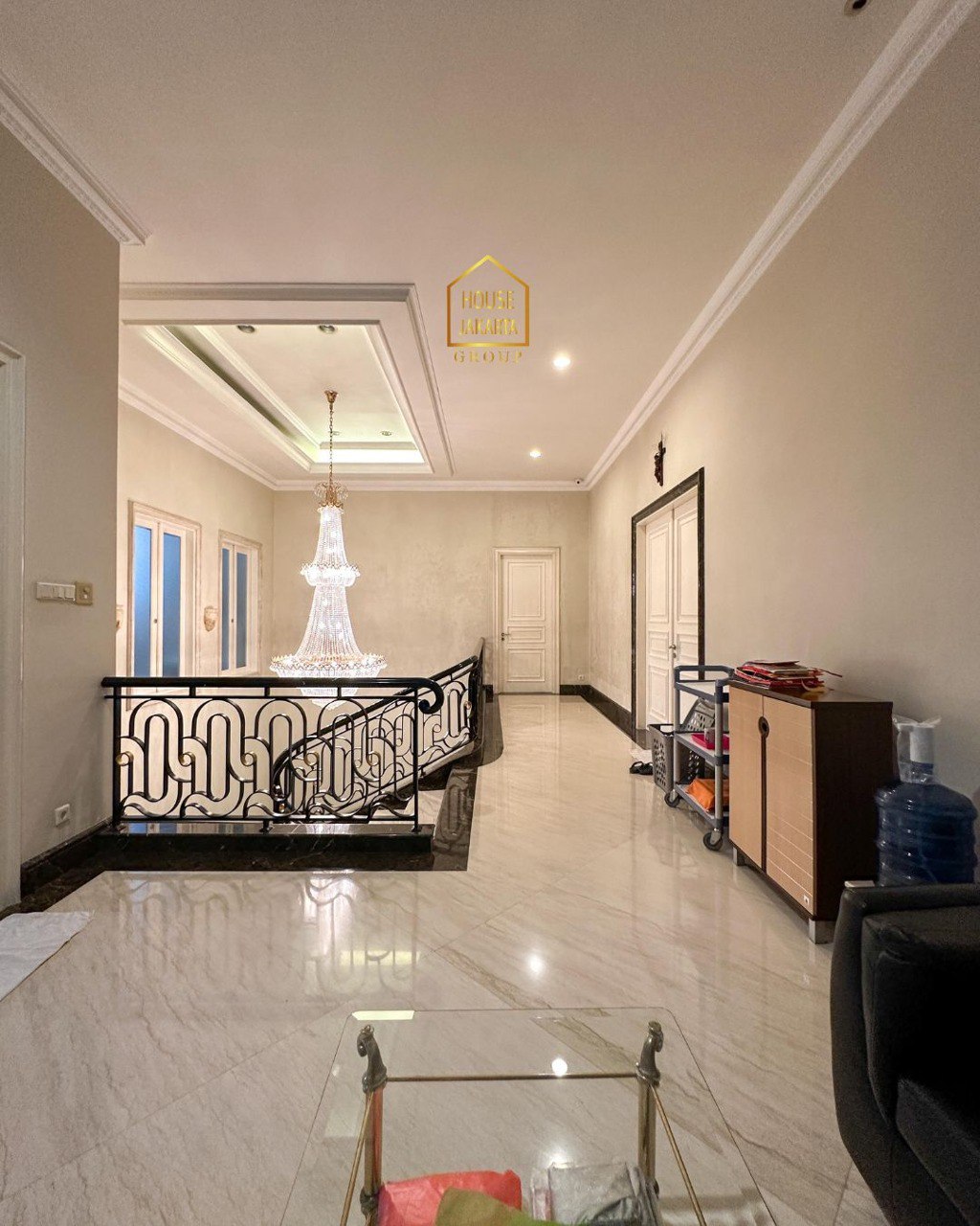 HS1983 Dijual Rumah Mewah Semi Furnished di KEBAYORAN BARU.   Lokasi Prime Dekat Senopati & Senayan 