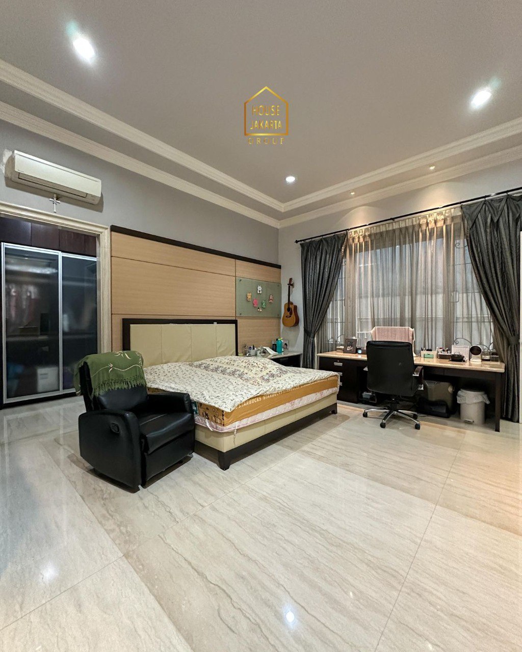 HS1983 Dijual Rumah Mewah Semi Furnished di KEBAYORAN BARU.   Lokasi Prime Dekat Senopati & Senayan 